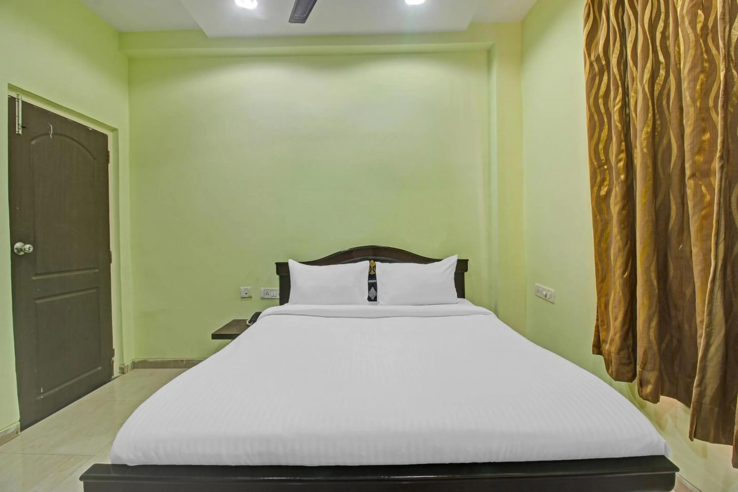 Bedroom, Bed in Hotel O Sri Residency Near Hyderabad Central