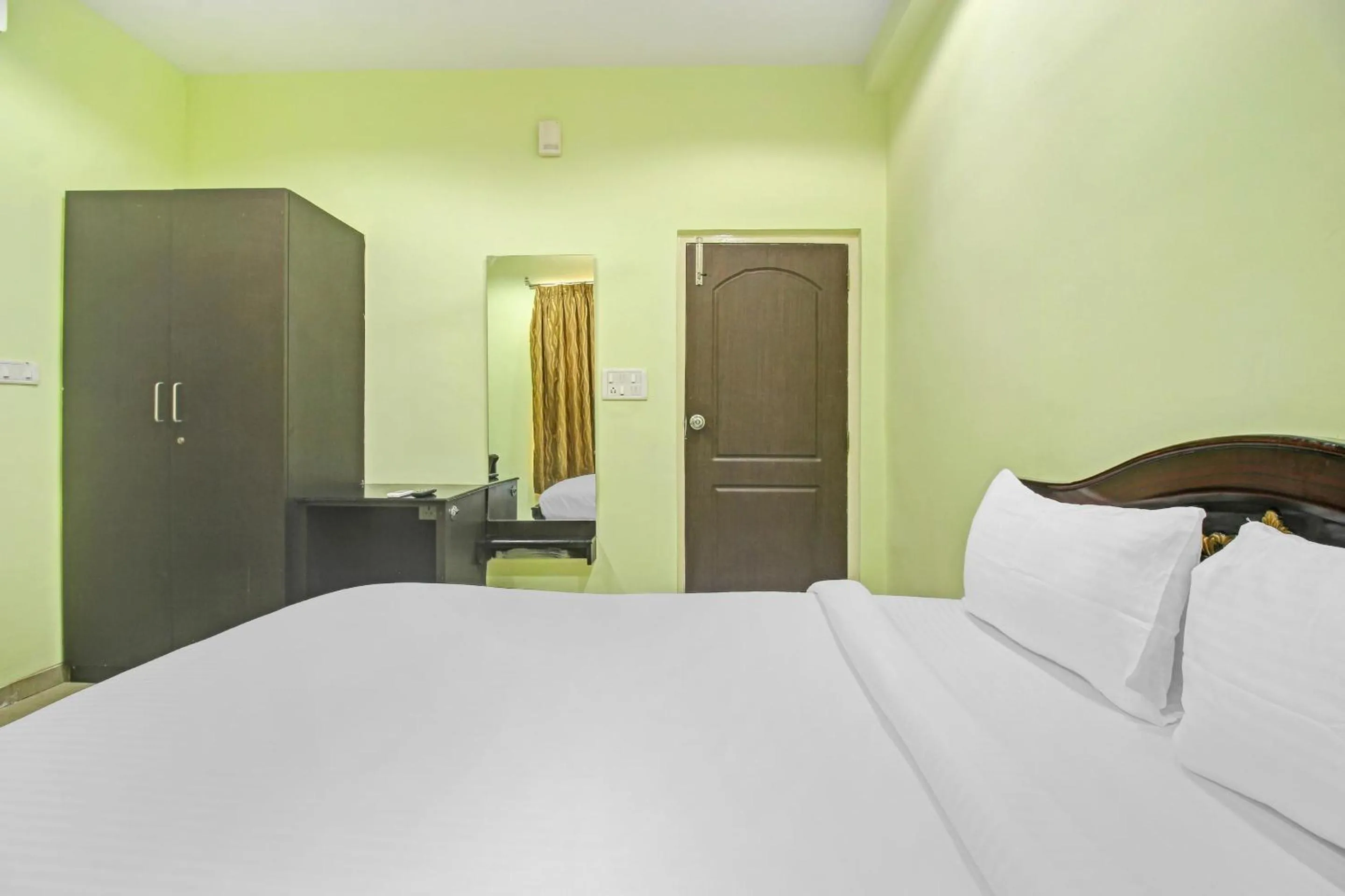 Bedroom, Bed in Hotel O Sri Residency Near Hyderabad Central