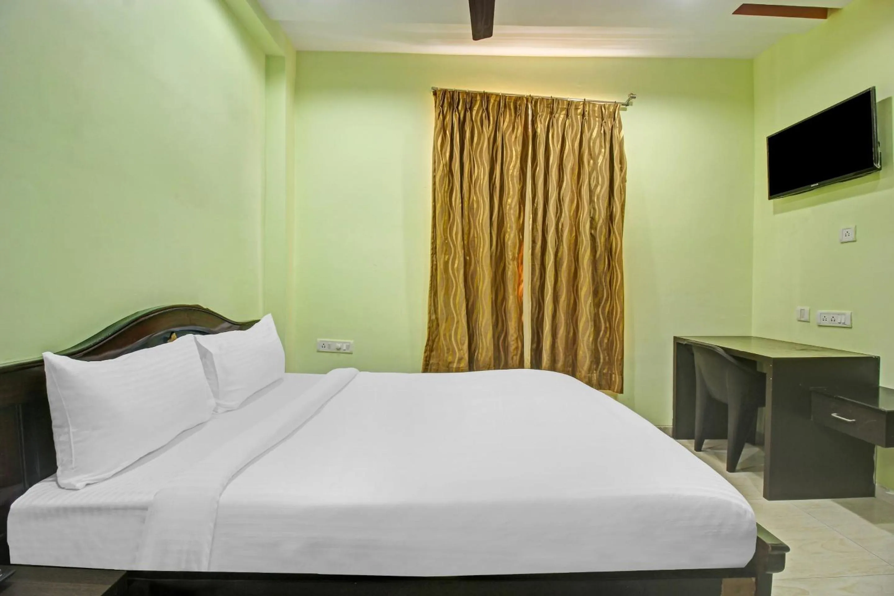 Bedroom, Bed in Hotel O Sri Residency Near Hyderabad Central