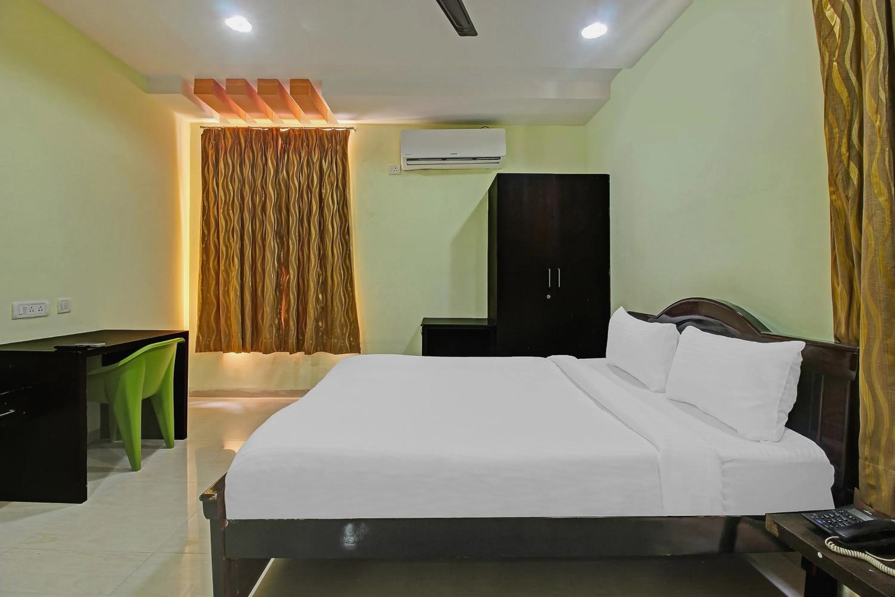 Bedroom, Bed in Hotel O Sri Residency Near Hyderabad Central