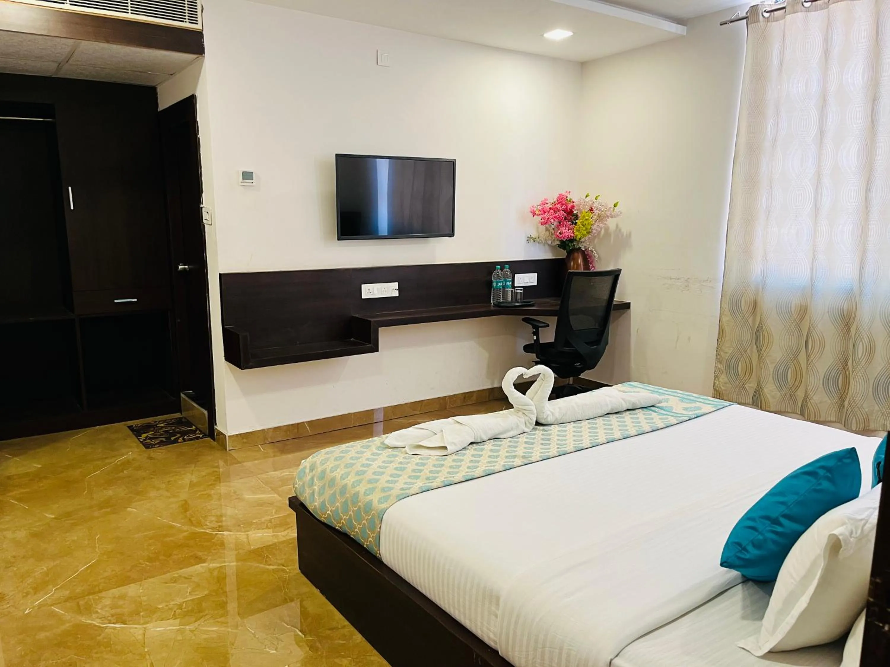 TV and multimedia in Hotel Elite By Signature Group