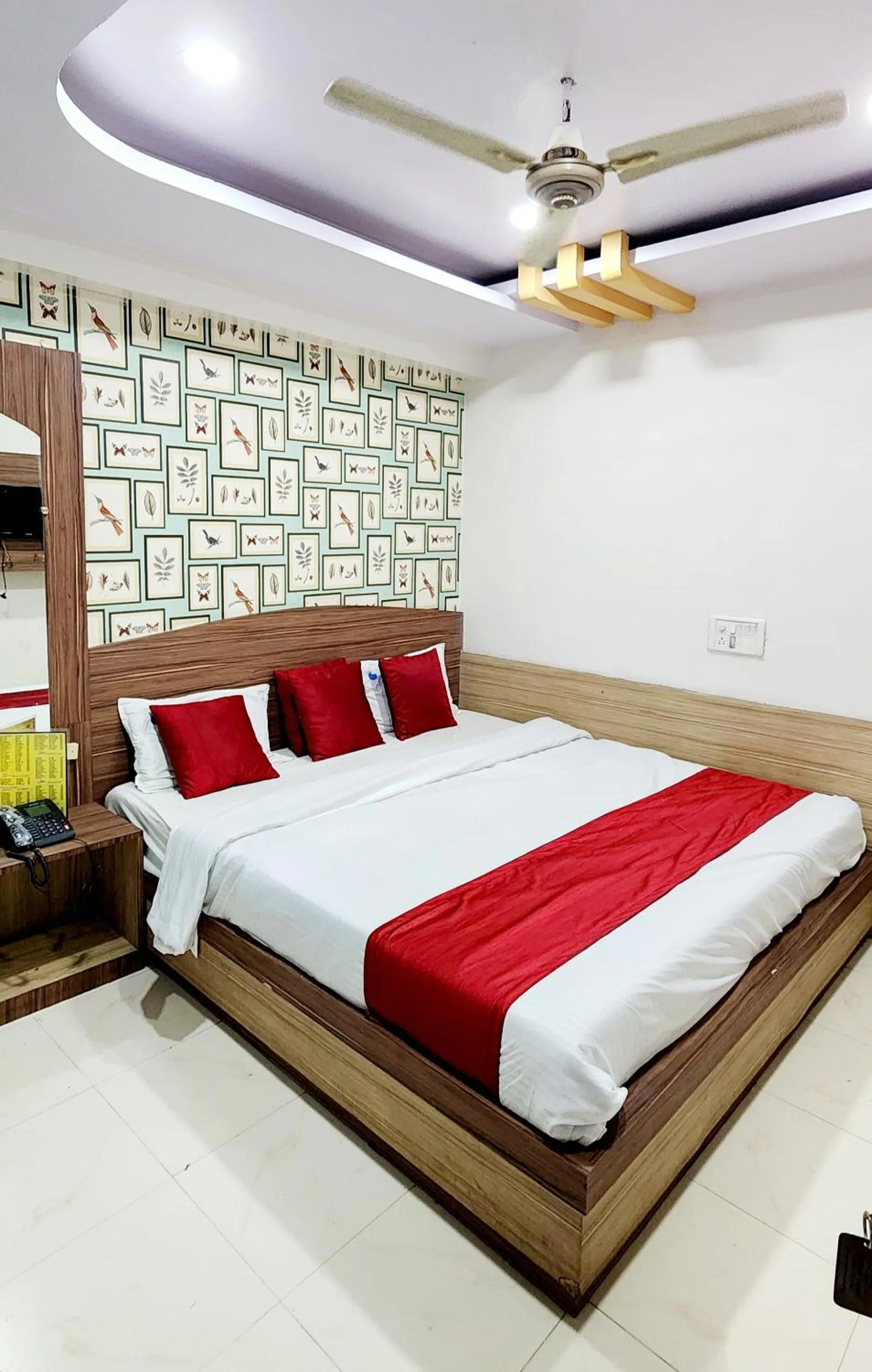 Bedroom, Bed in Hotel Satpura Safari
