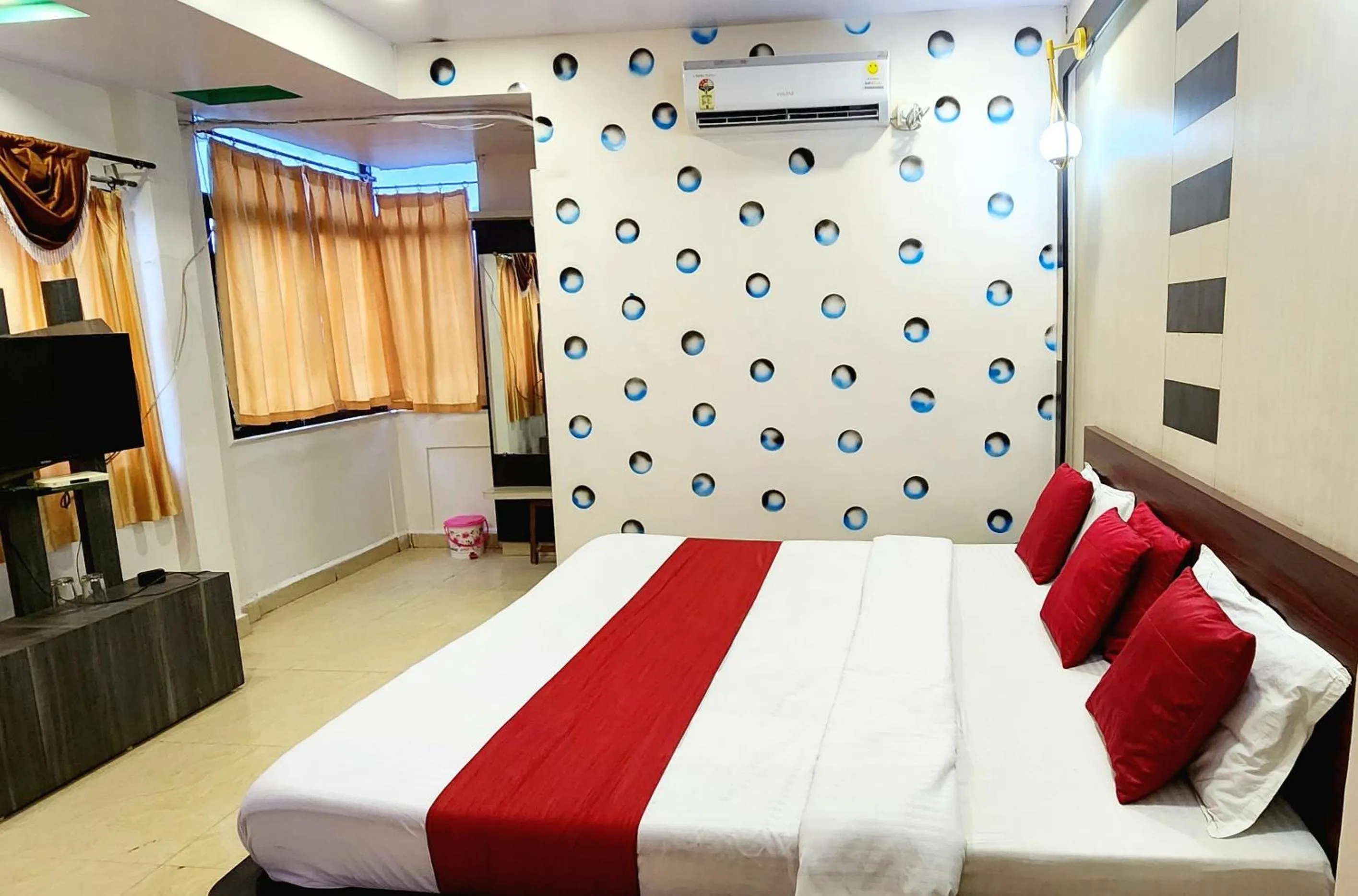 Bedroom, Bed in Hotel Satpura Safari