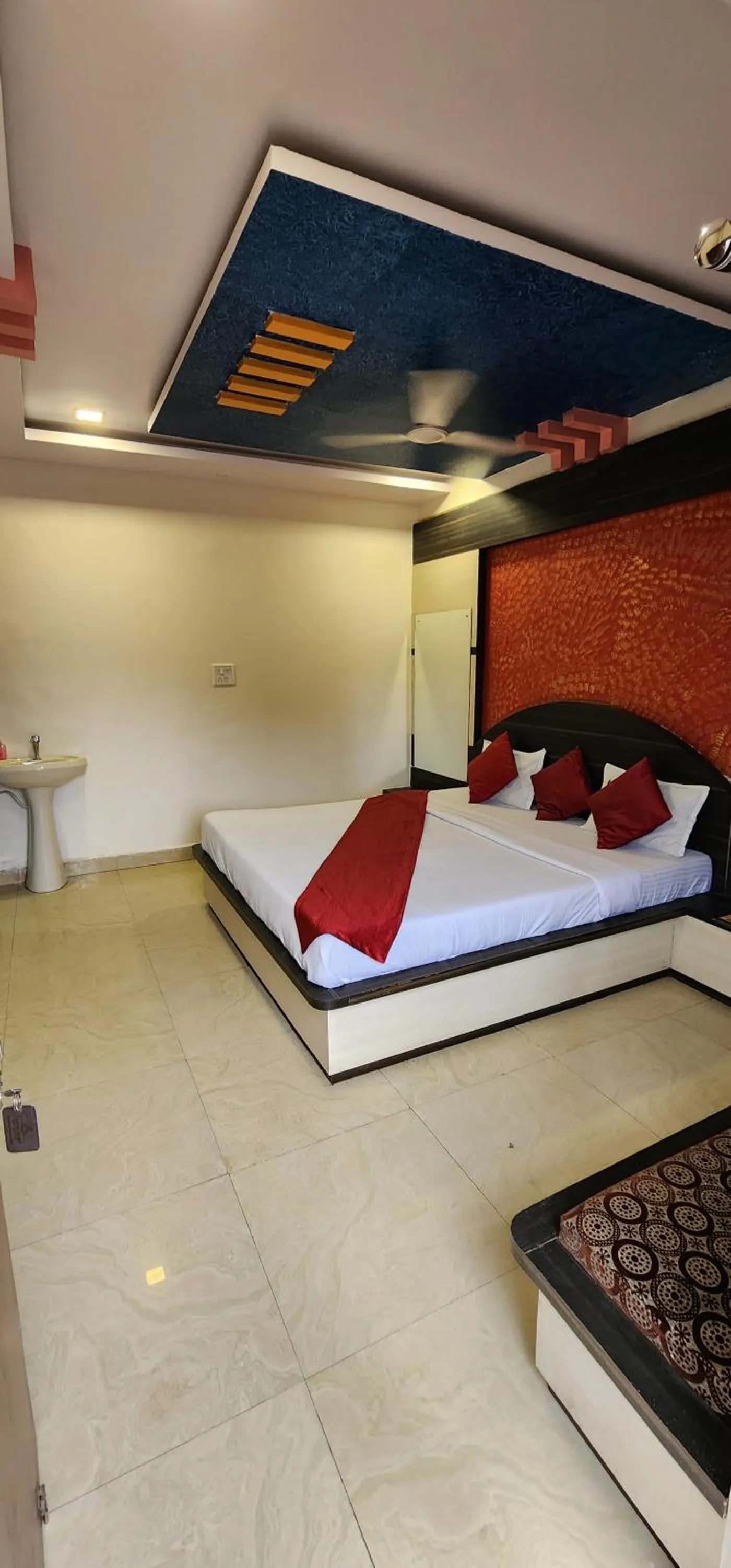 Bedroom, Bed in Hotel Satpura Safari