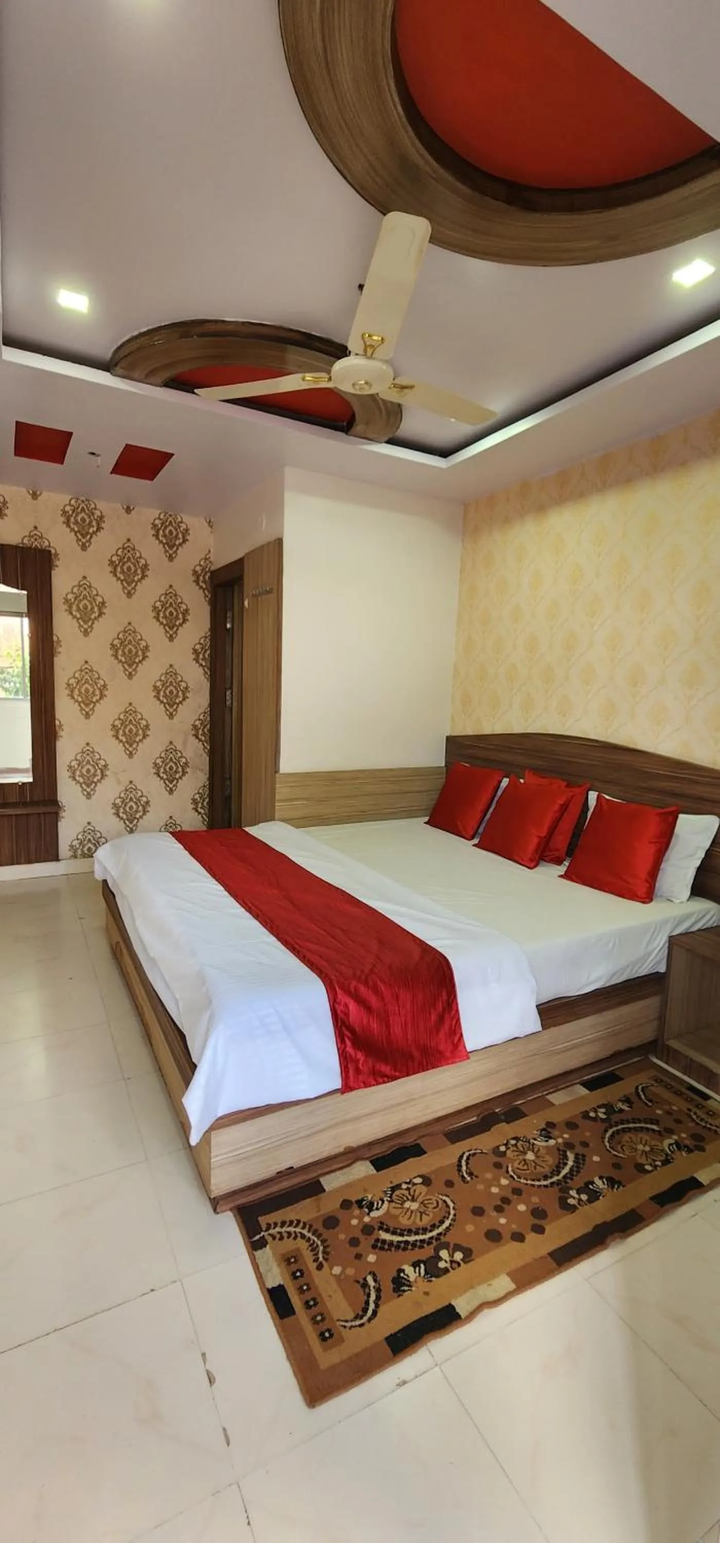 Bedroom, Bed in Hotel Satpura Safari