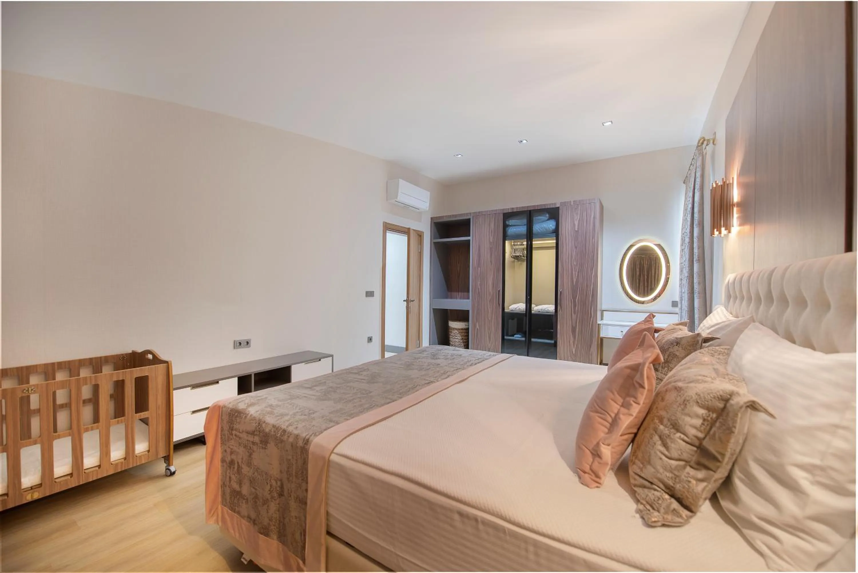 Bedroom, Bed in Sealife Royal