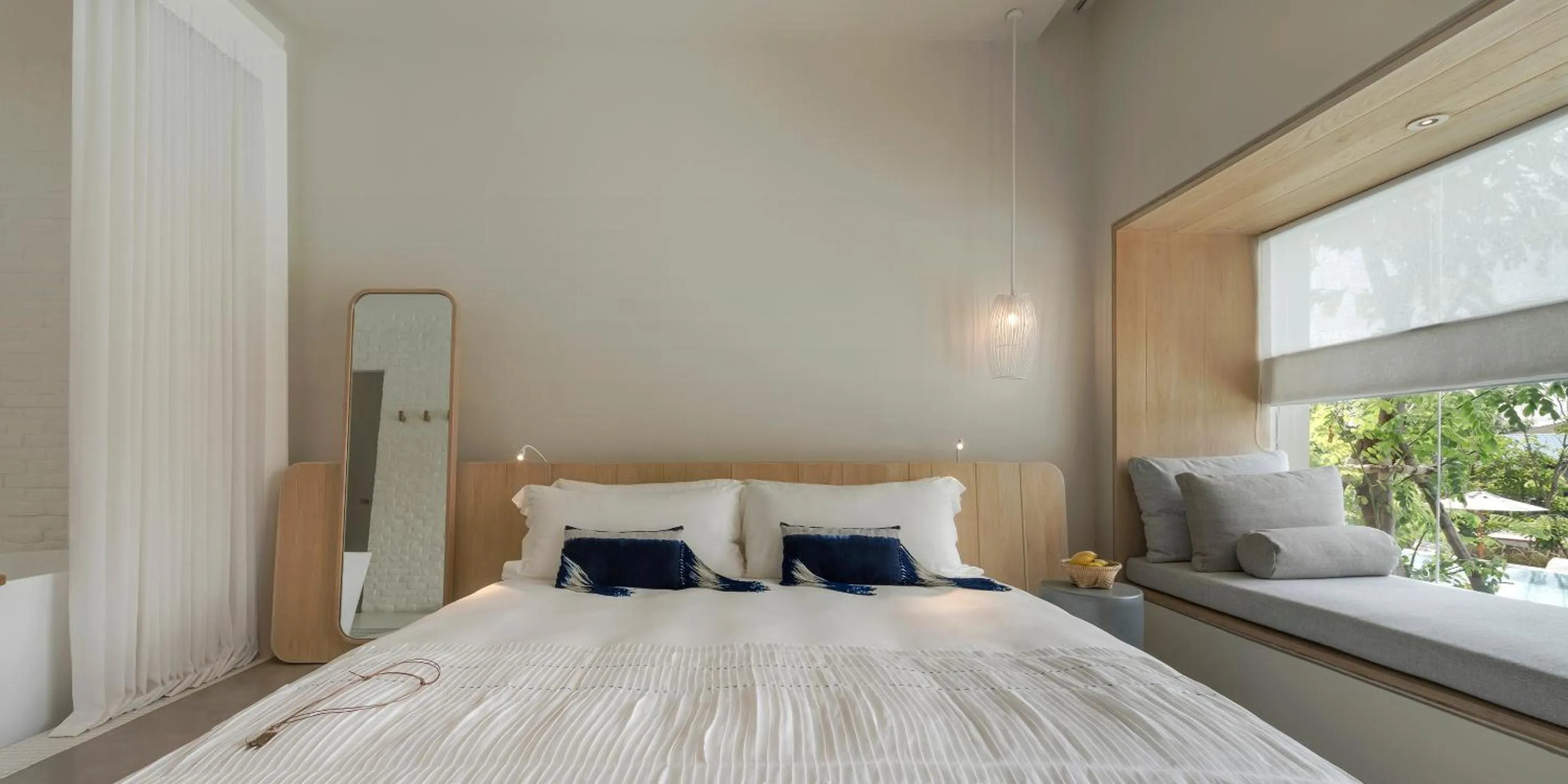 Bed in Sala Bang Pa-In