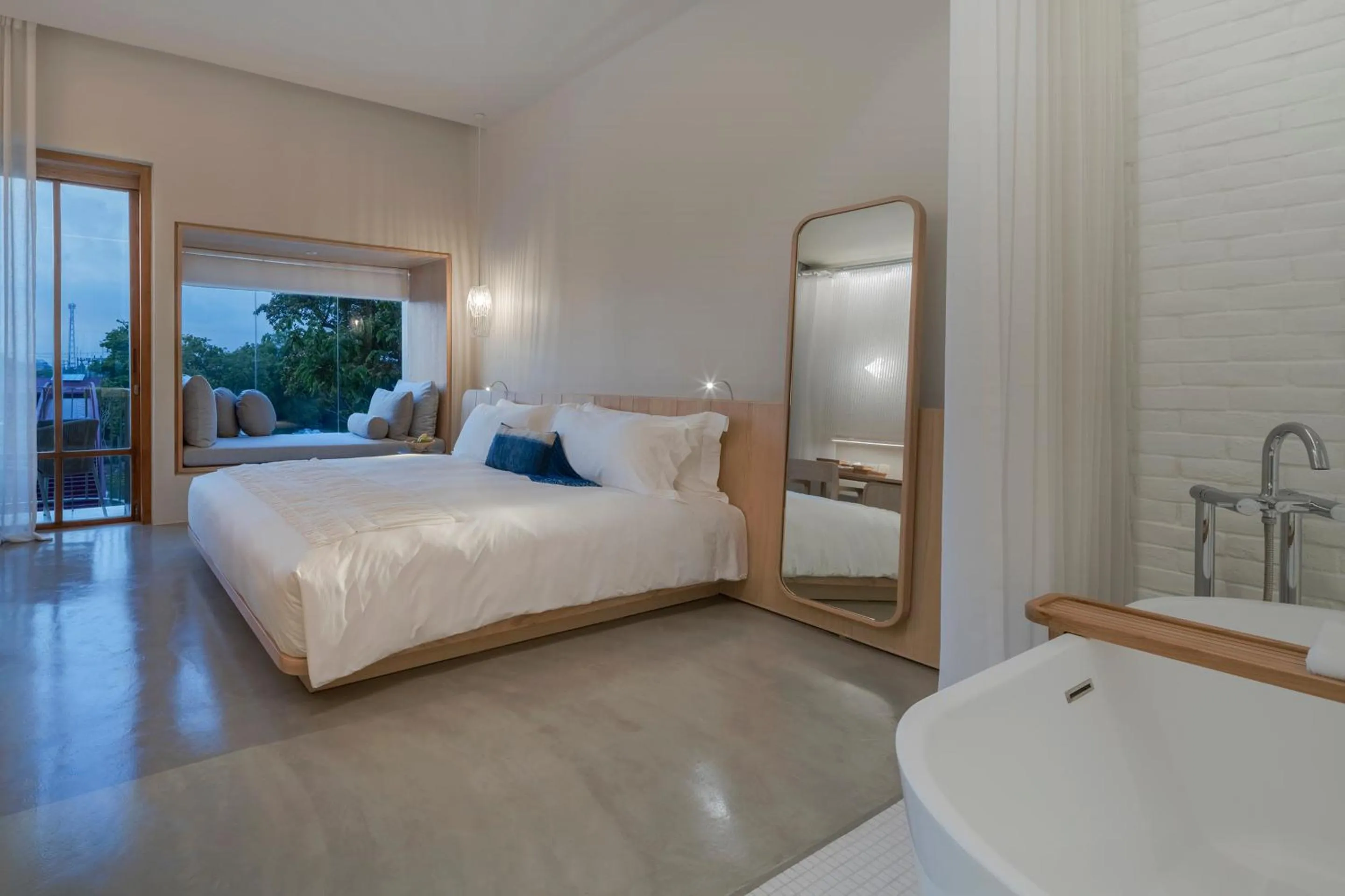 Decorative detail, Bed in Sala Bang Pa-In