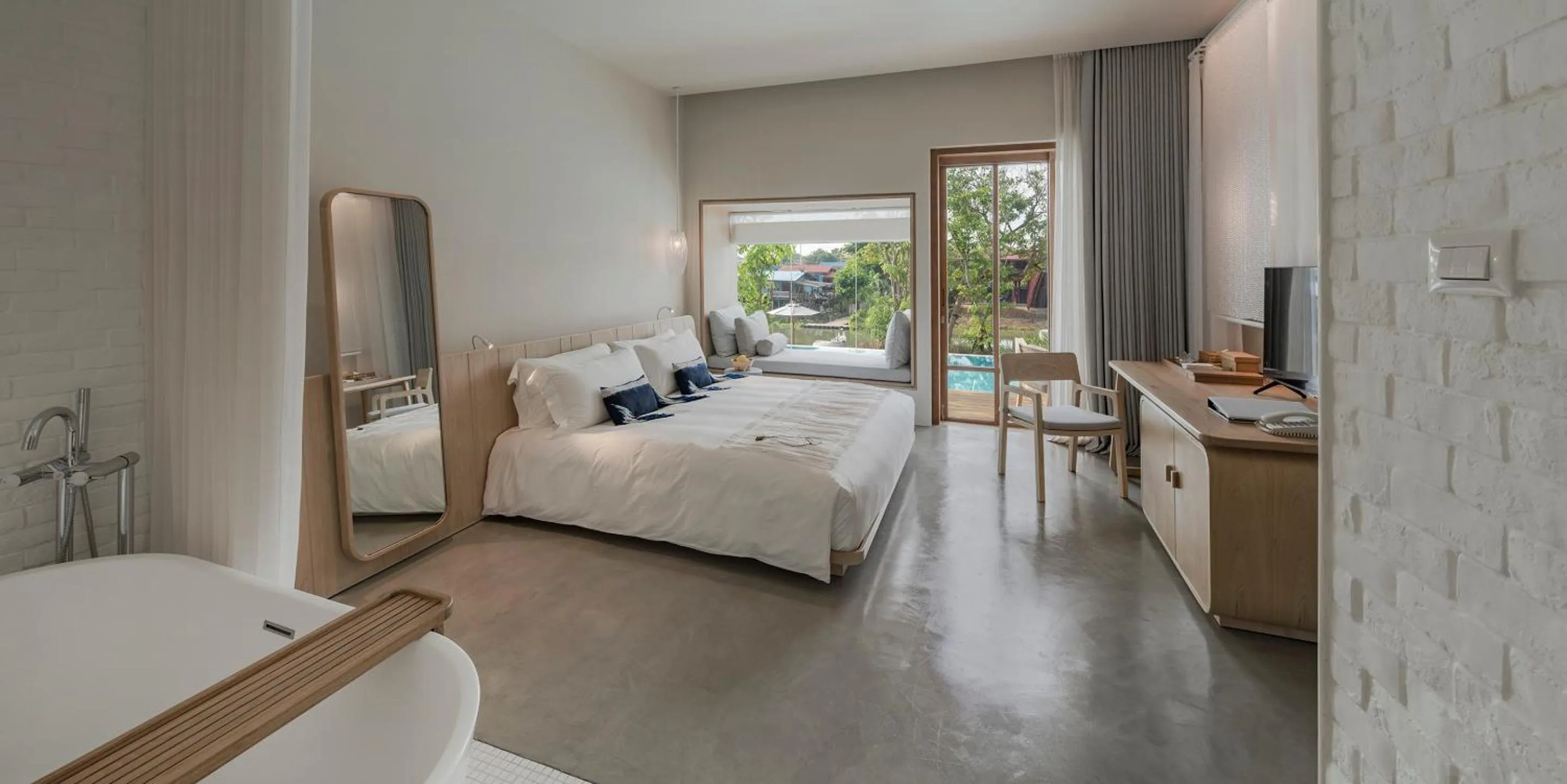 Bedroom, Bed in Sala Bang Pa-In