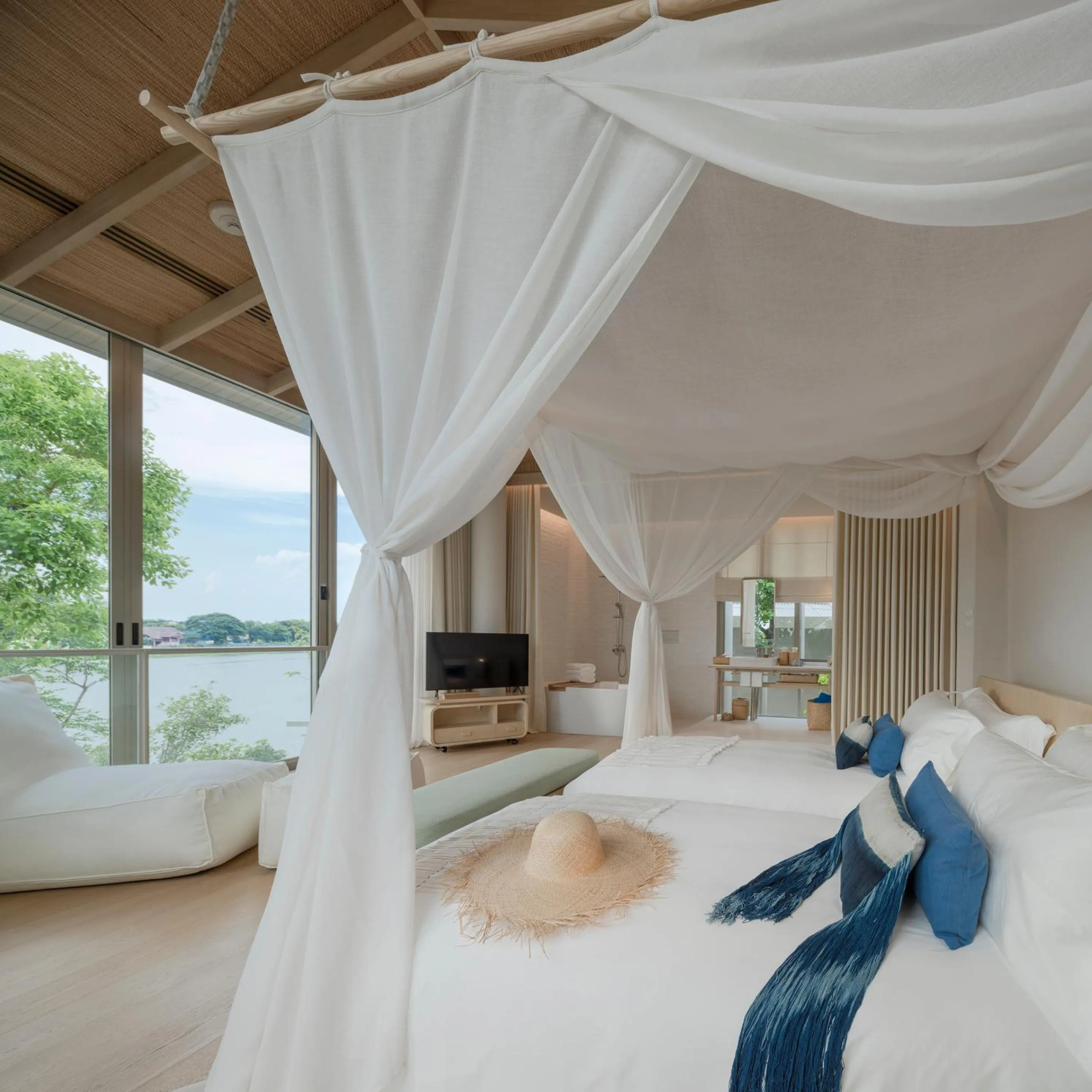 Bed in Sala Bang Pa-In