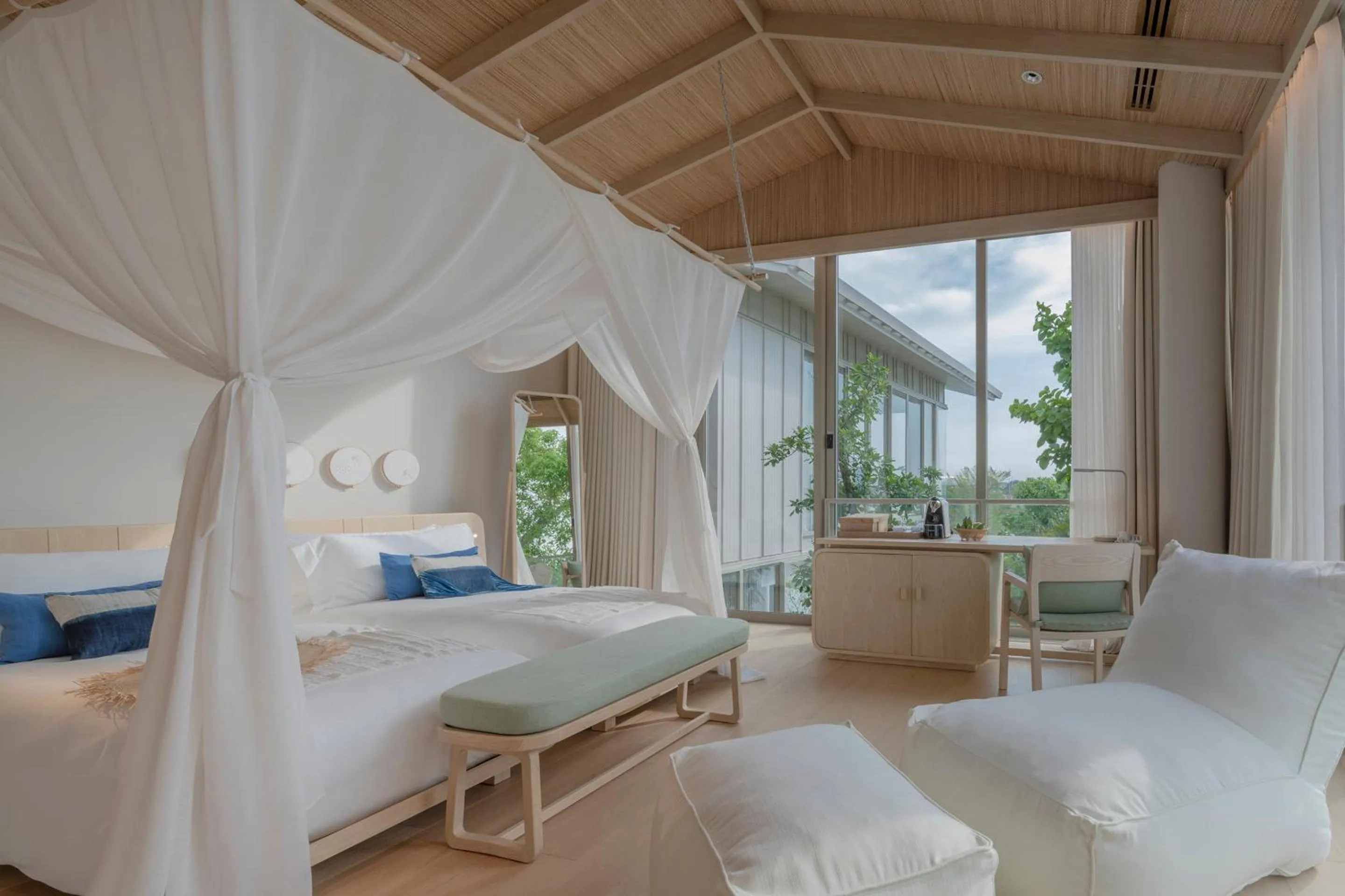 Bedroom, Bed in Sala Bang Pa-In