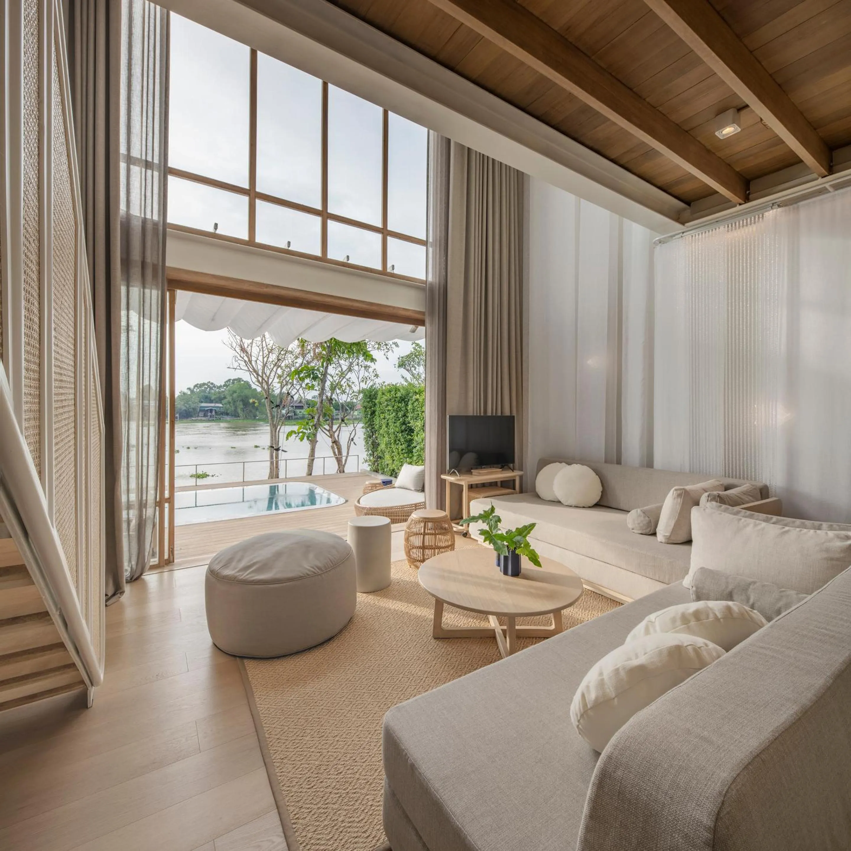 Photo of the whole room in Sala Bang Pa-In