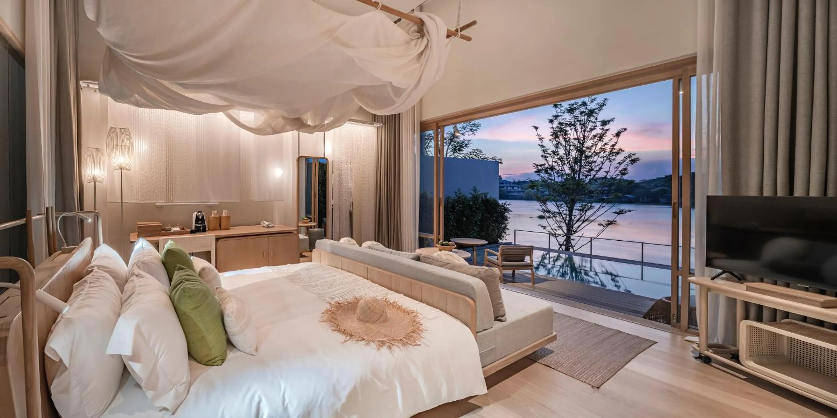 River view, Bed in Sala Bang Pa-In