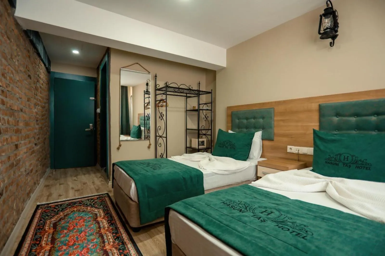 Bed in HASUNİ TAŞ HOTEL