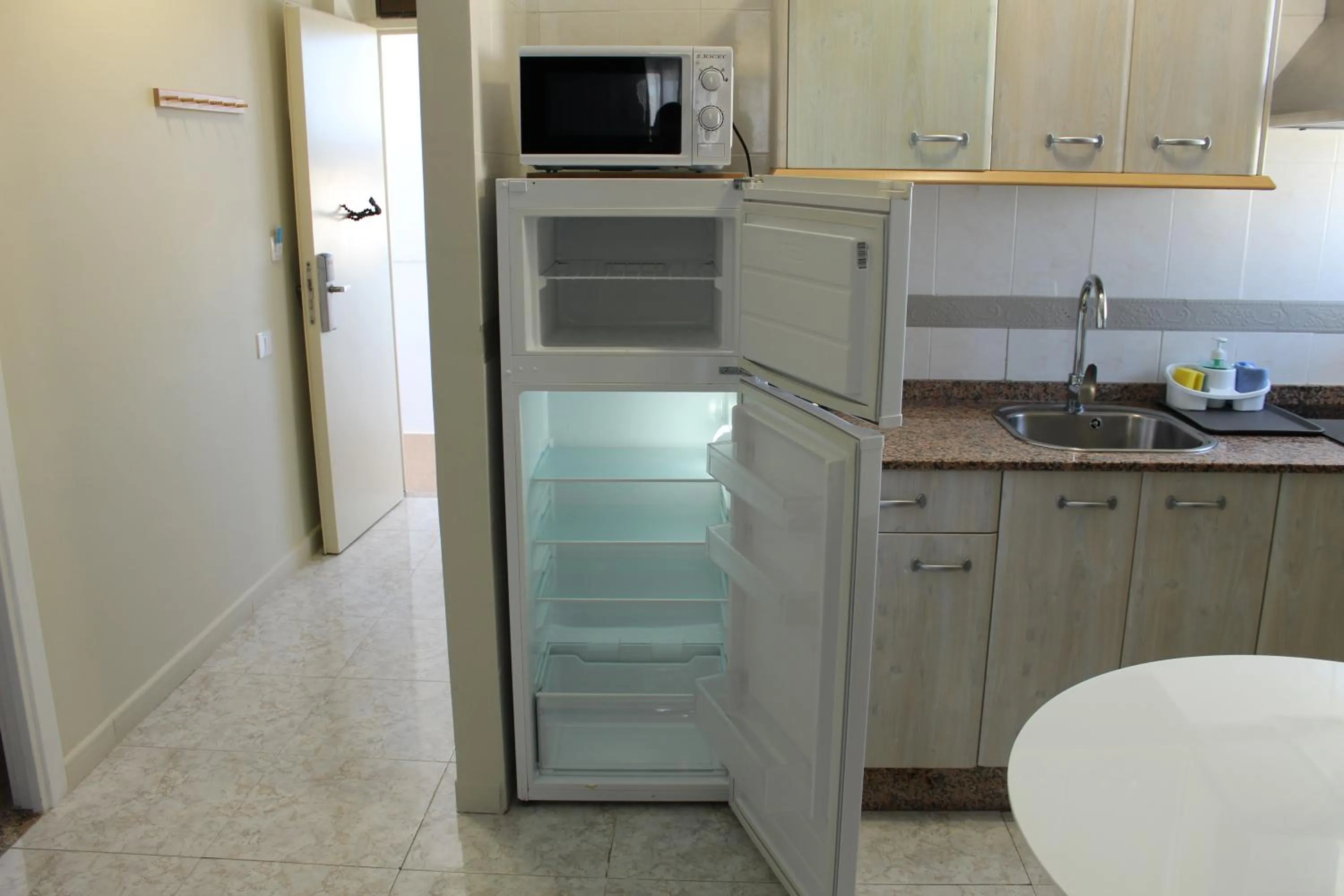 Kitchen or kitchenette in Apartamentos Fayna