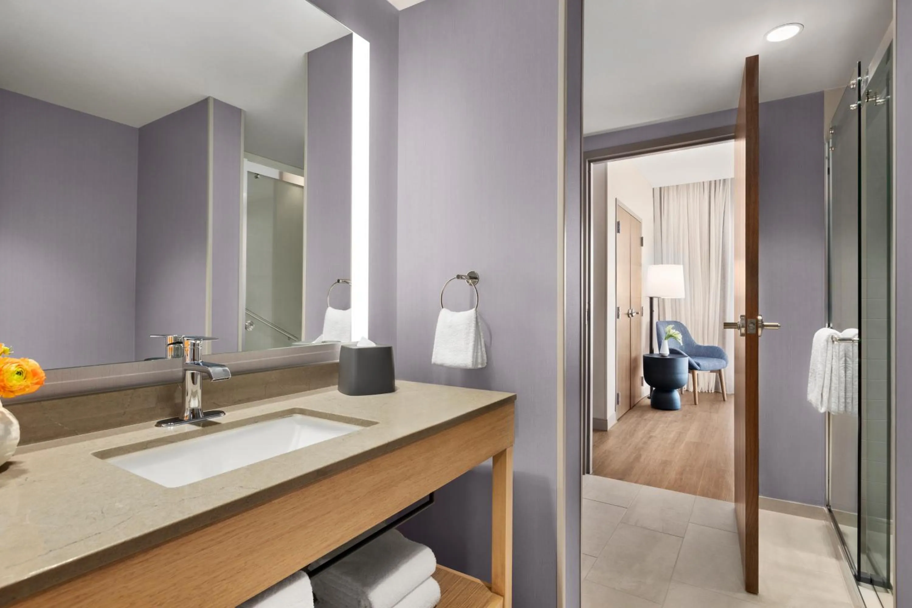 Bathroom, Bed in Hyatt Place Virginia Beach Oceanfront