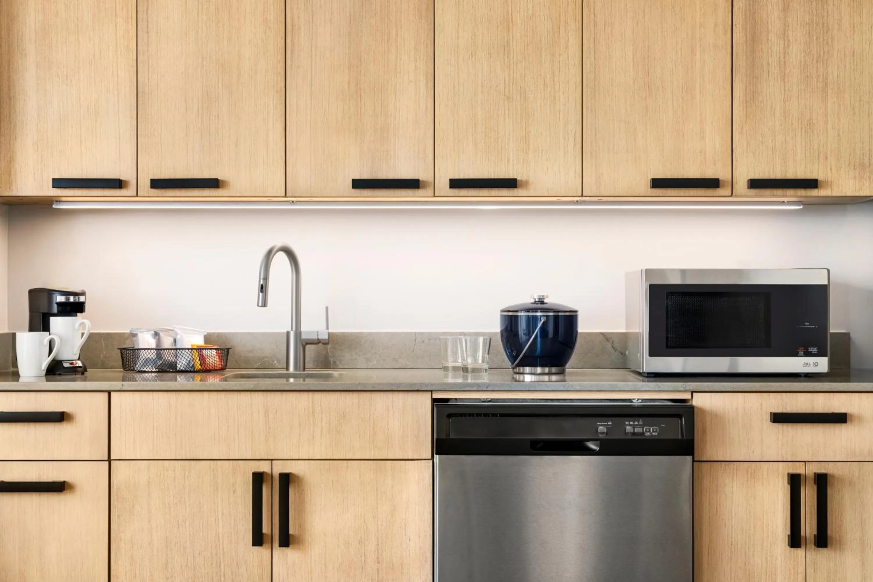 Coffee/tea facilities in Hyatt Place Virginia Beach Oceanfront