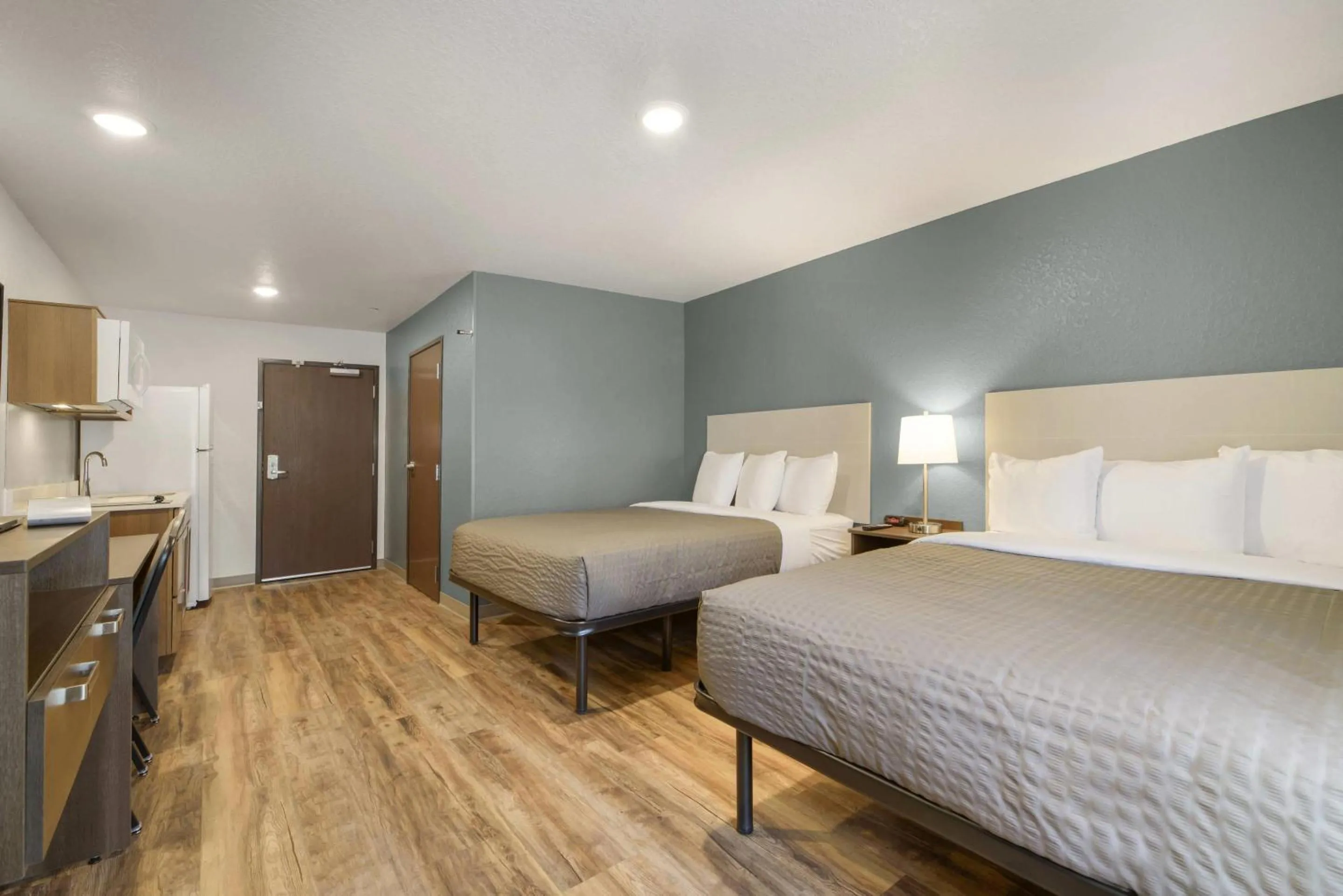 Bedroom, Bed in WoodSpring Suites Orlando I-4 & Convention Center