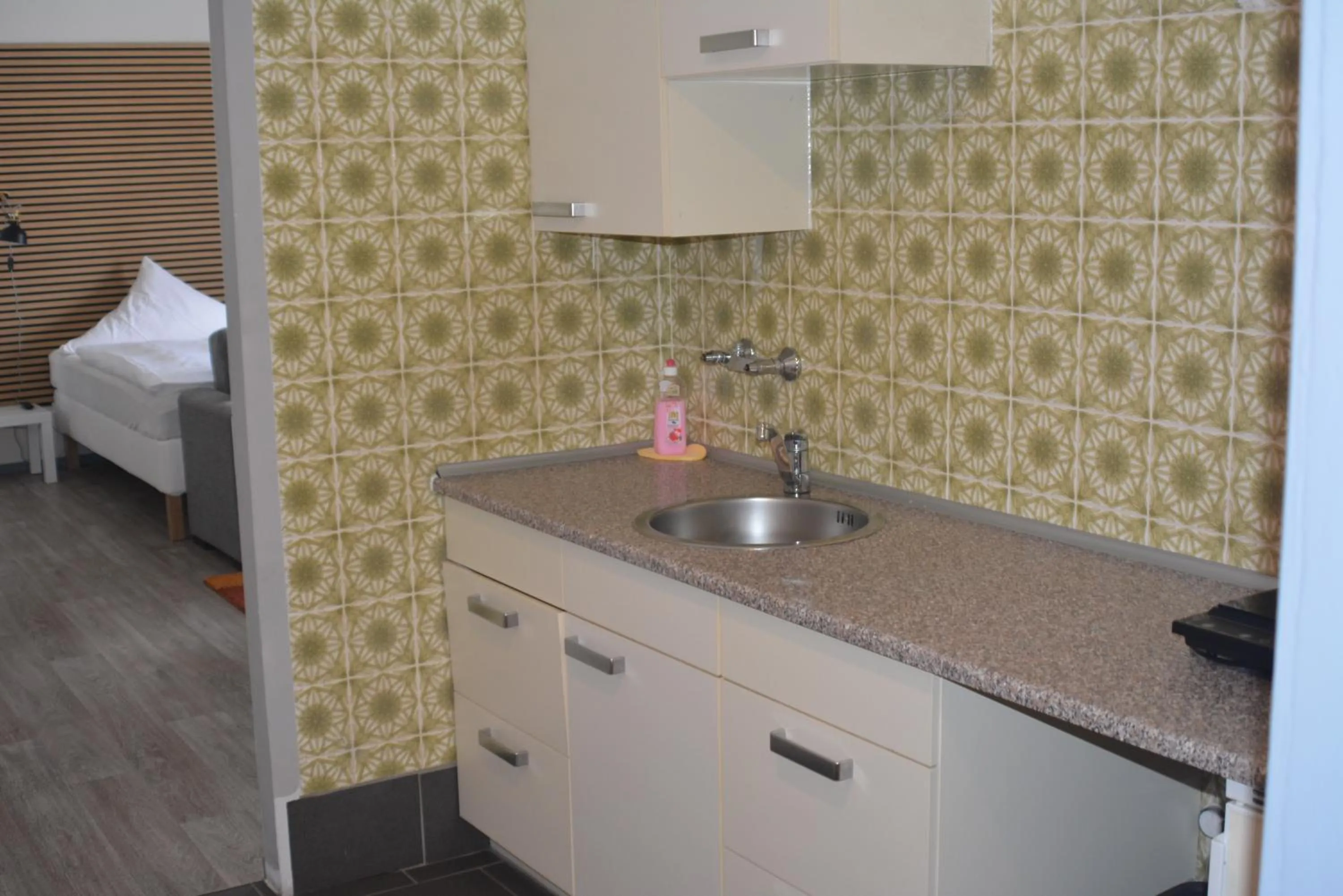 Kitchen or kitchenette, Bed in Budgethotel Stadtbett Wolfsburg