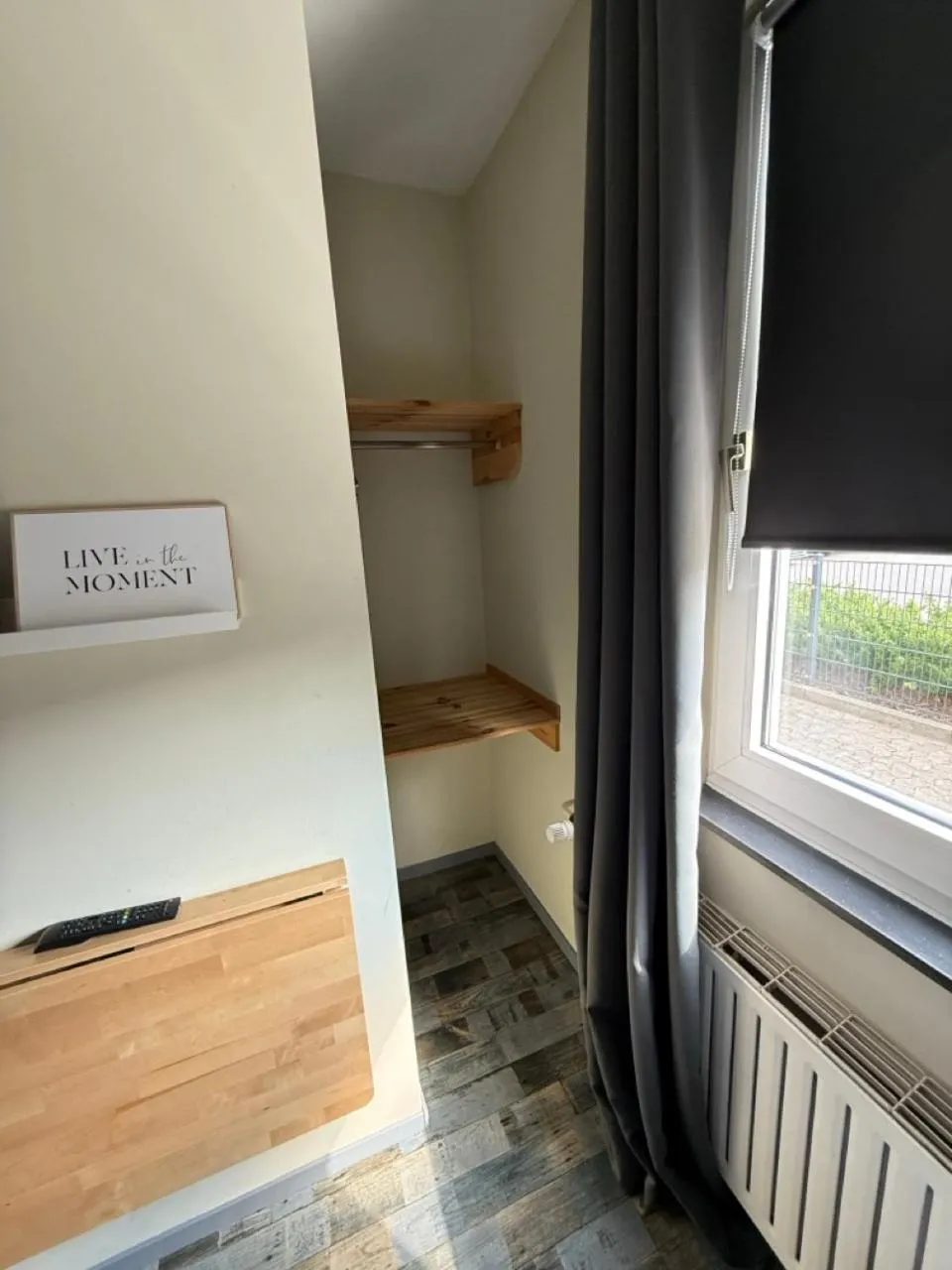 wardrobe in Budgethotel Stadtbett Wolfsburg