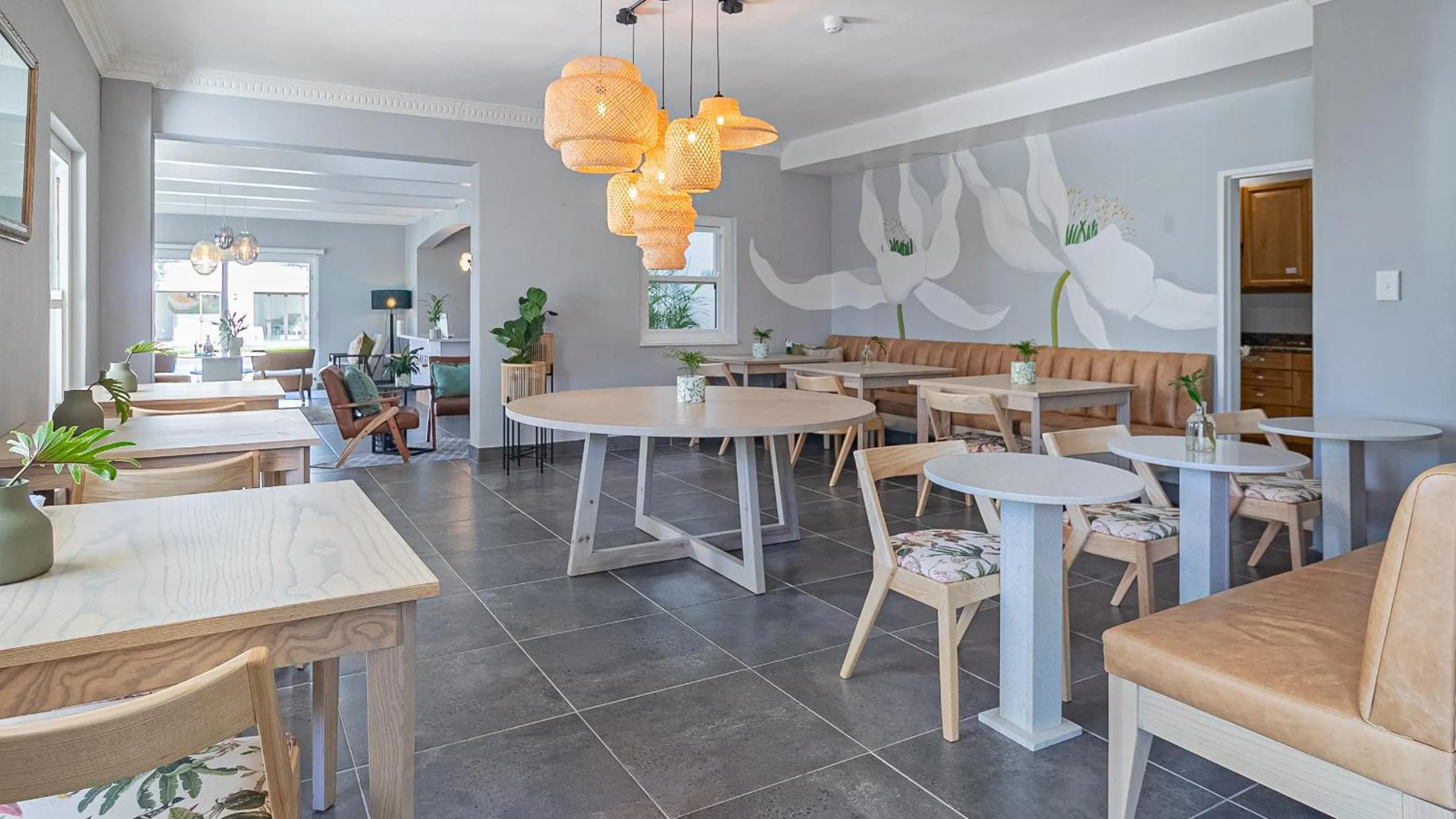 Restaurant/places to eat in The Salene Hotel & Apartments