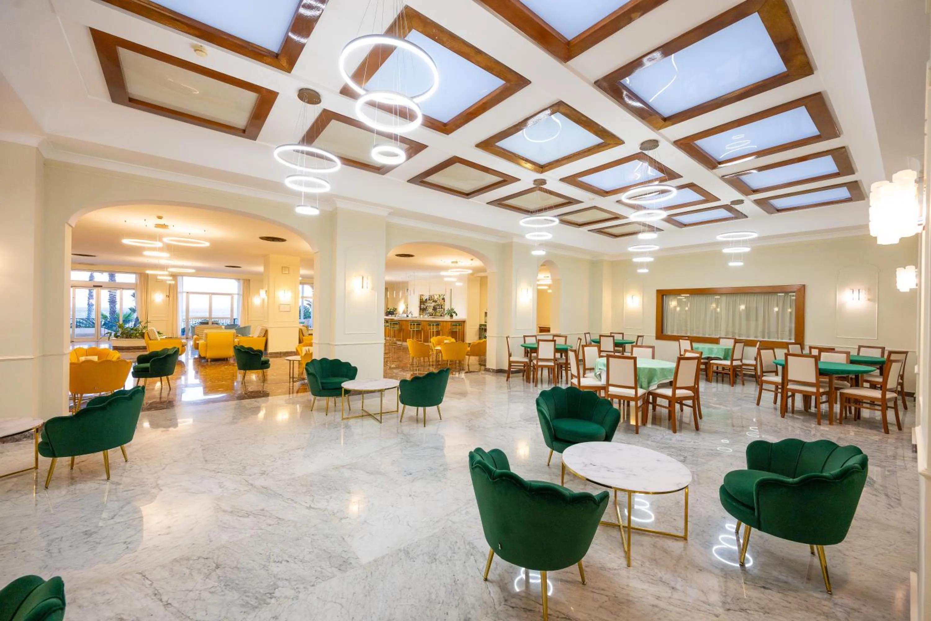 Communal lounge/ TV room in Hotel Terme Alexander