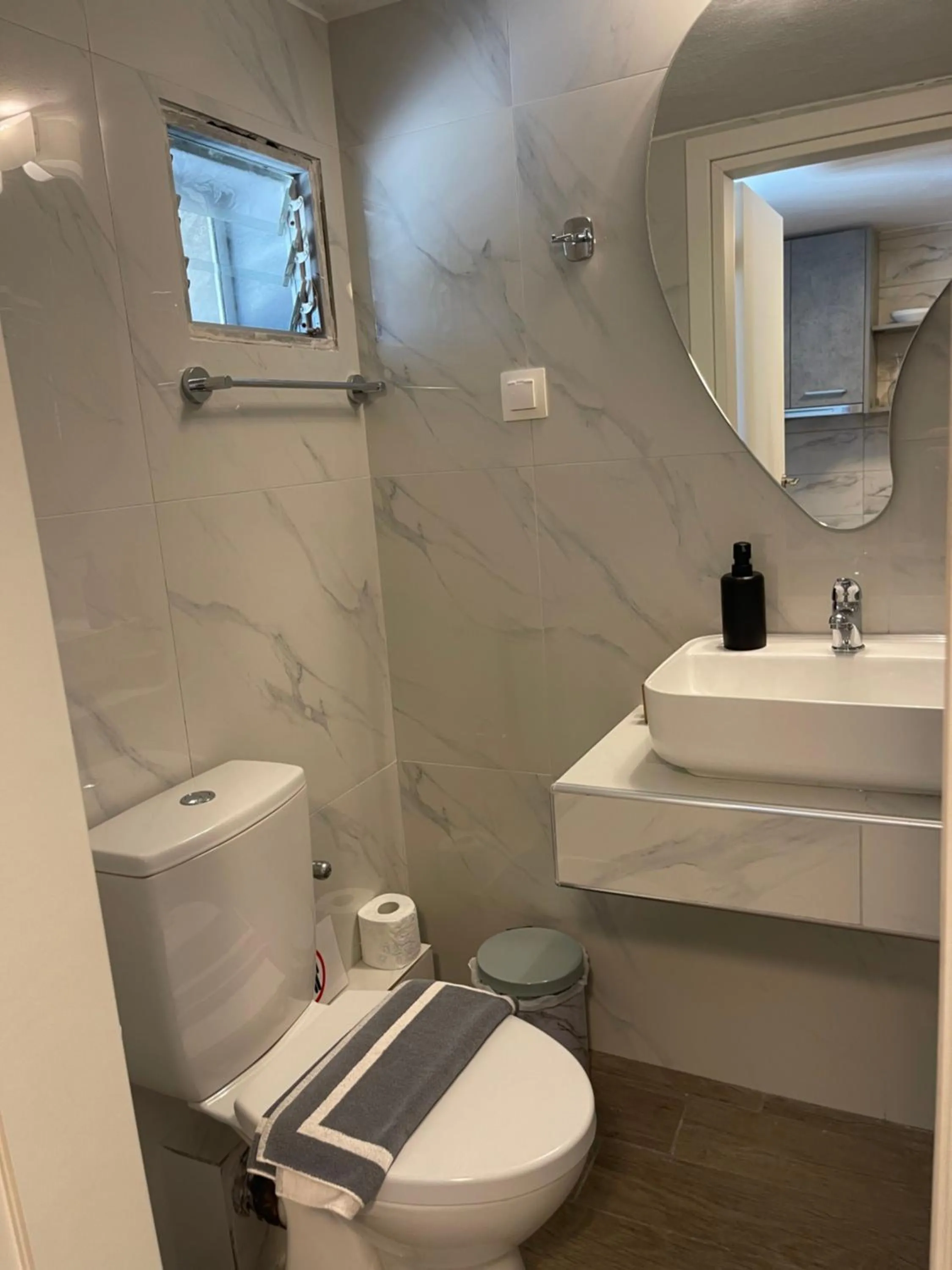 Bathroom in Garden View Apartments by nikolis