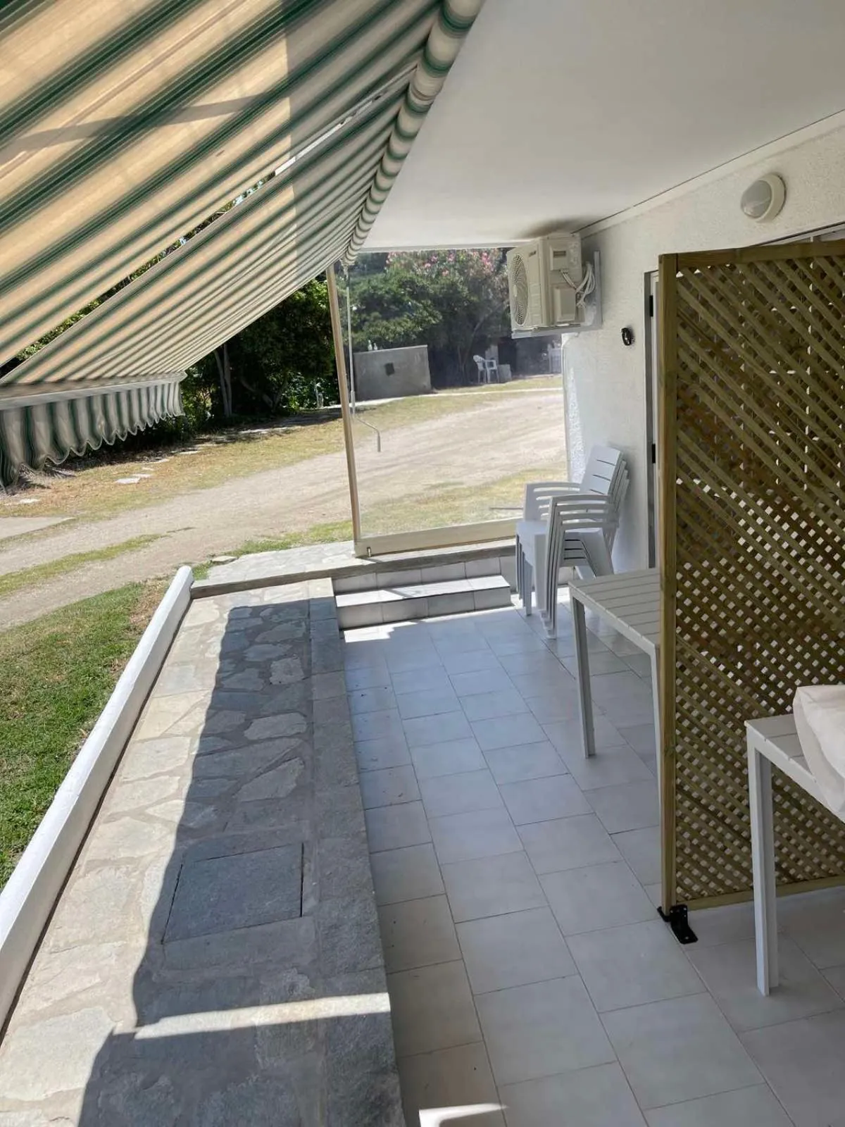 Balcony/Terrace in Garden View Apartments by nikolis