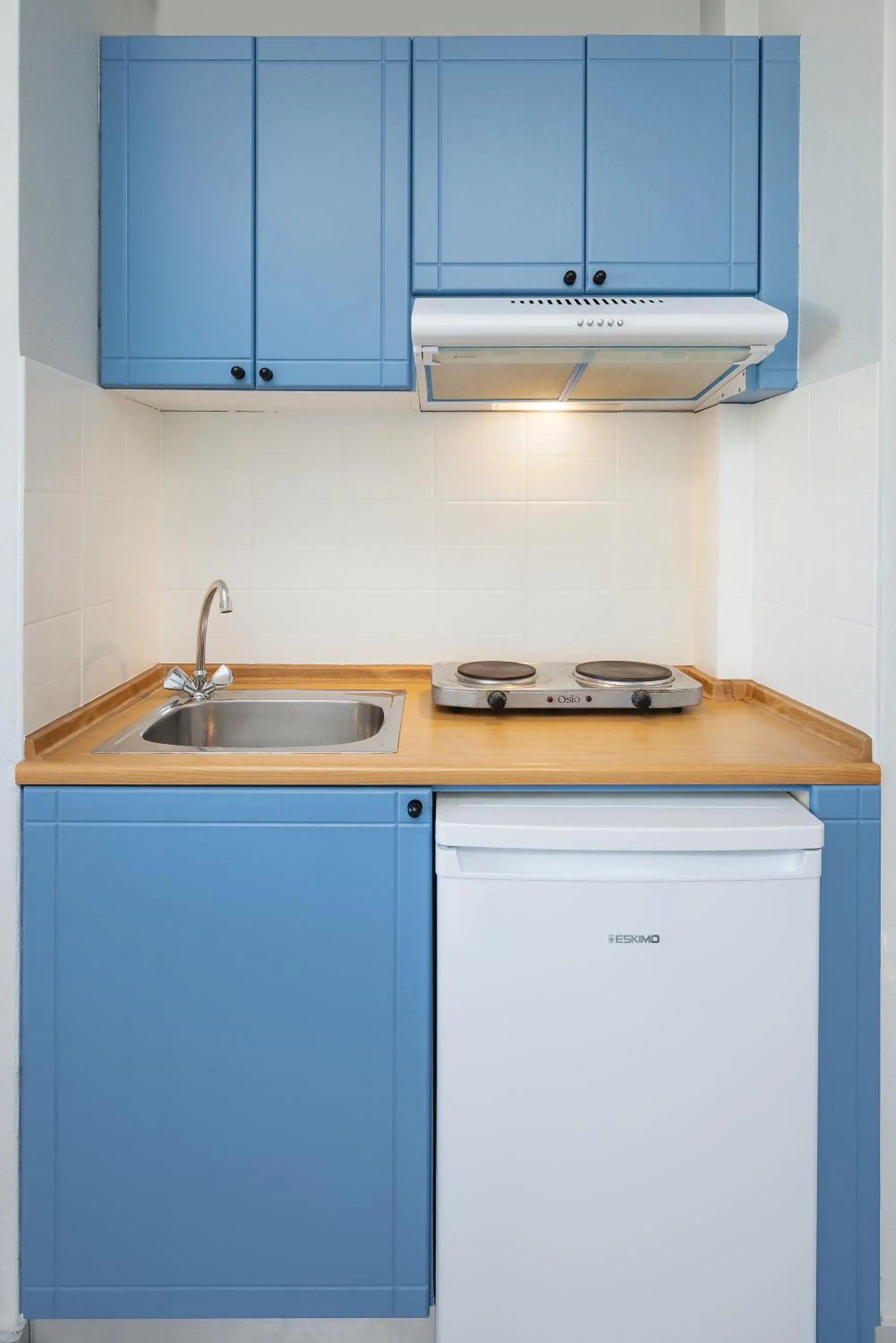 Kitchen or kitchenette in Louladakis Apartments