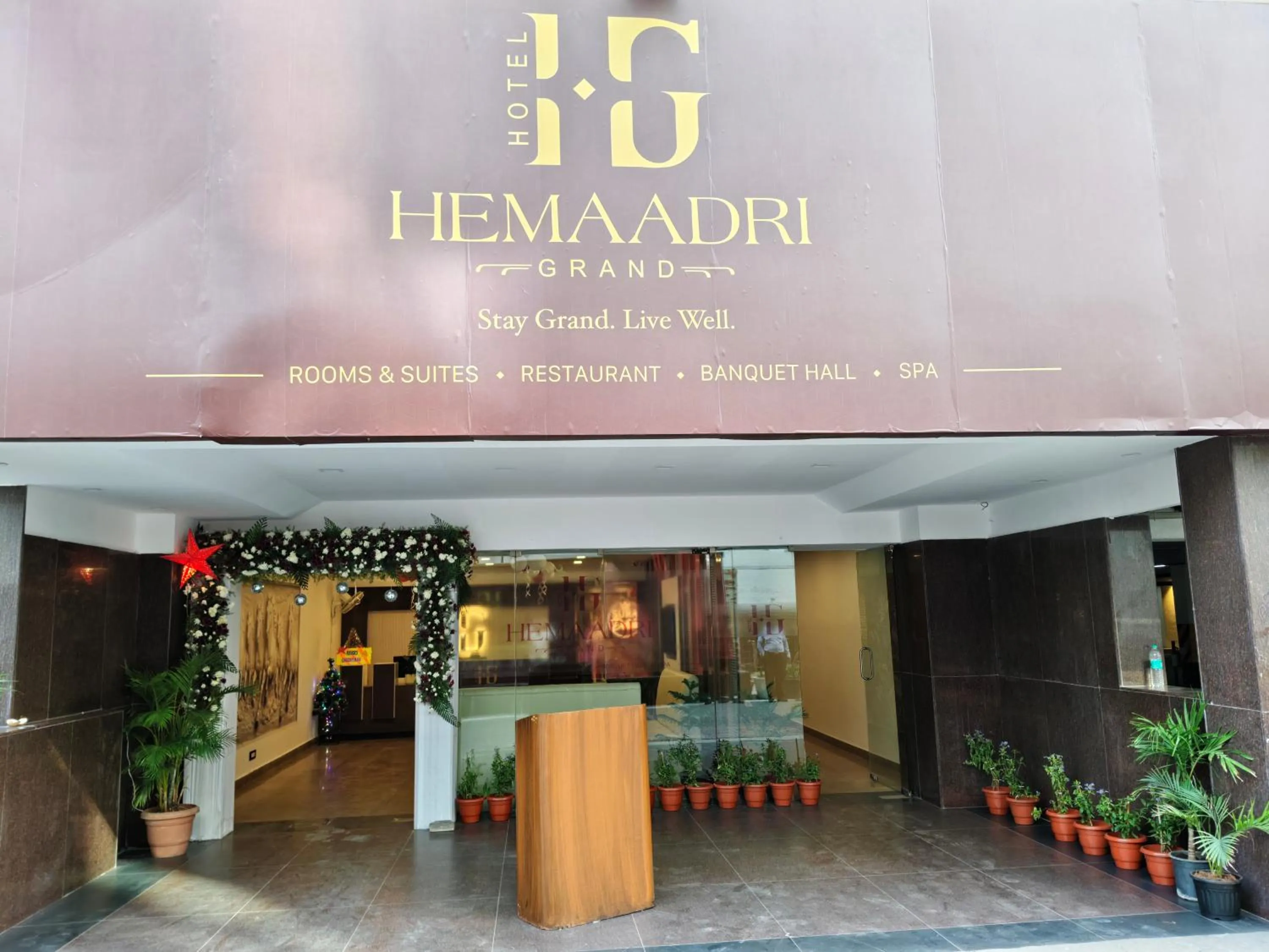 Facade/entrance in Hemaadri Grand