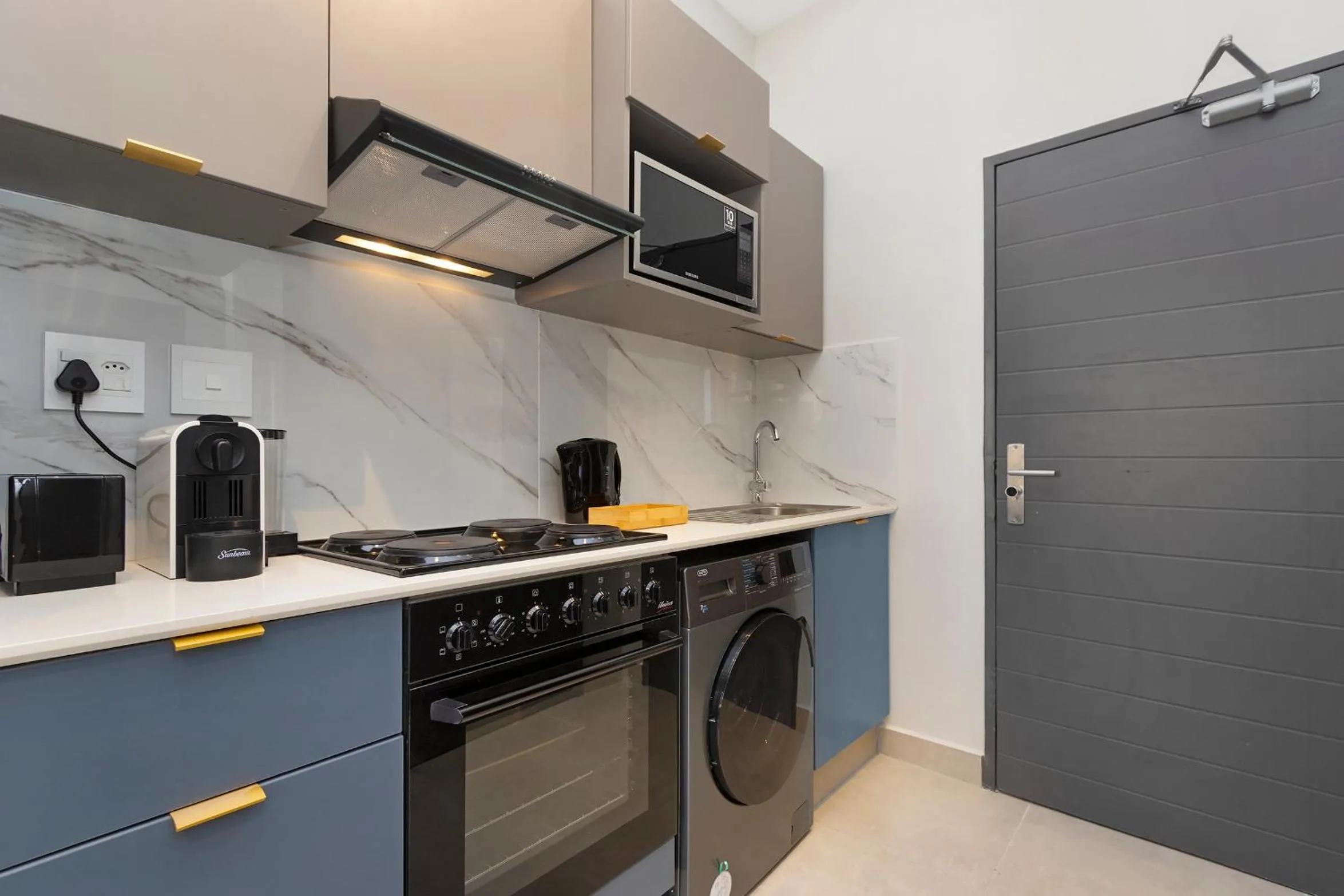 Kitchen or kitchenette in The Archer Aparthotel by Totalstay