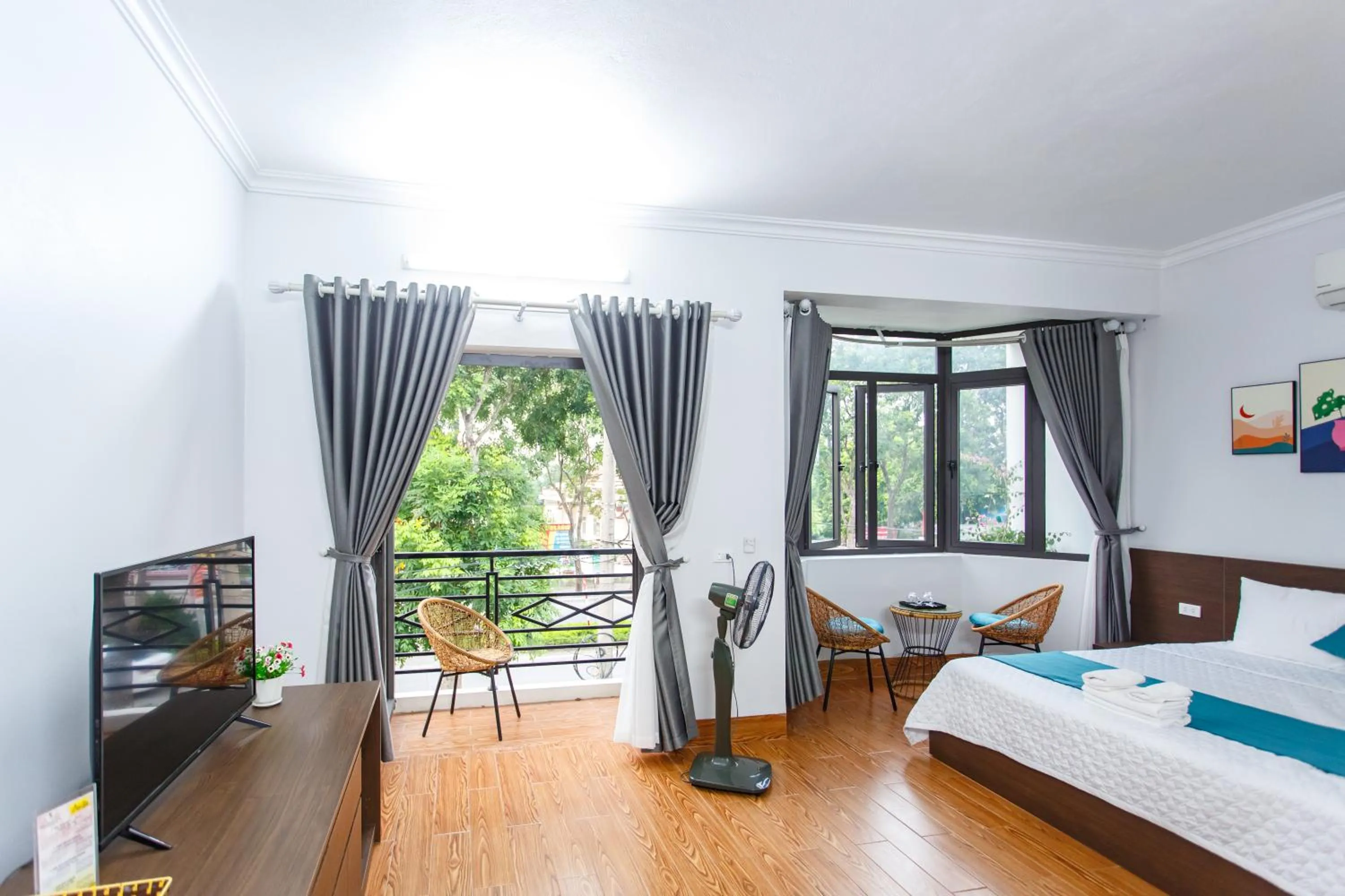 Bed in Blue Eyes Hotel