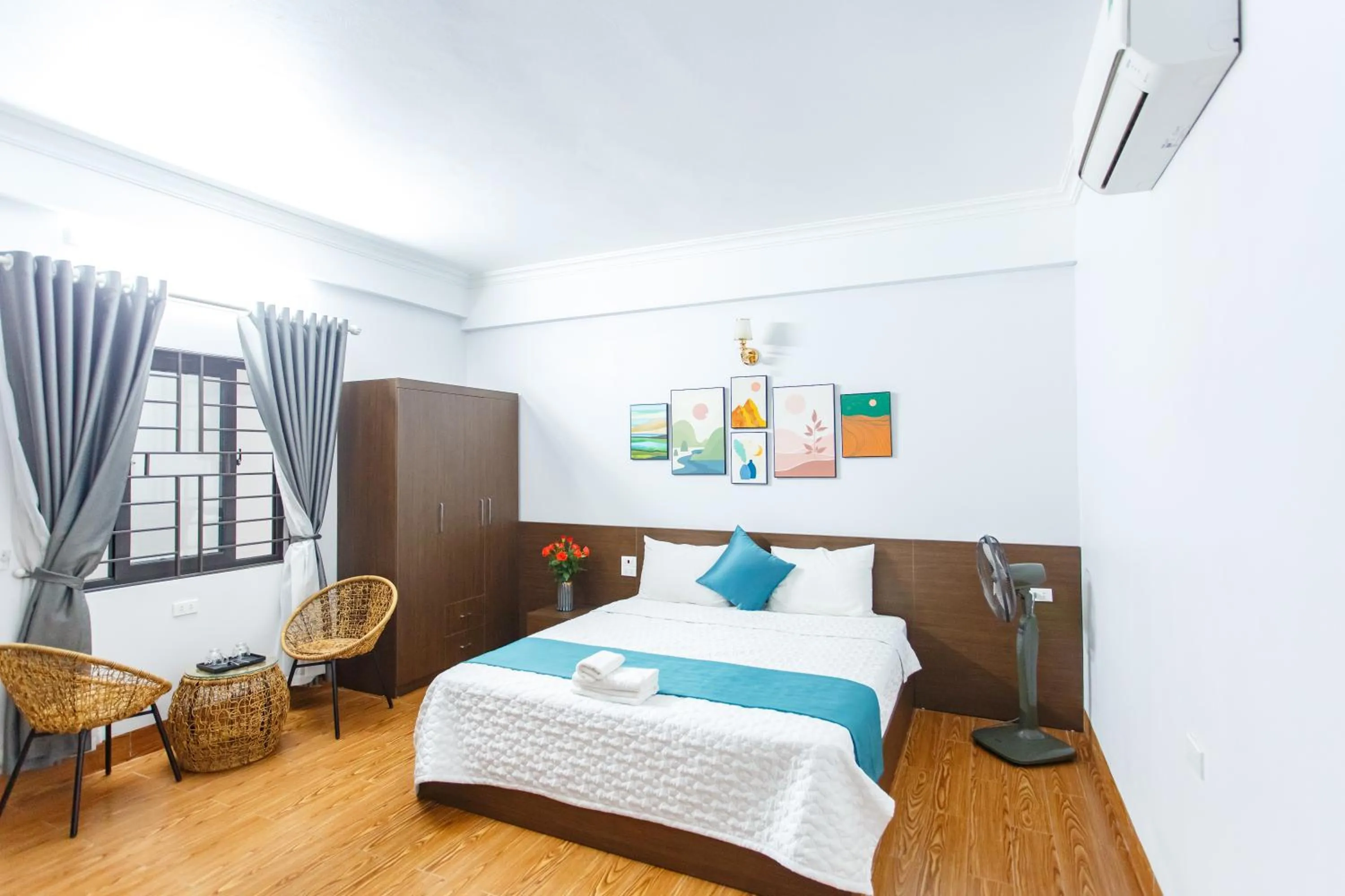 Bed in Blue Eyes Hotel