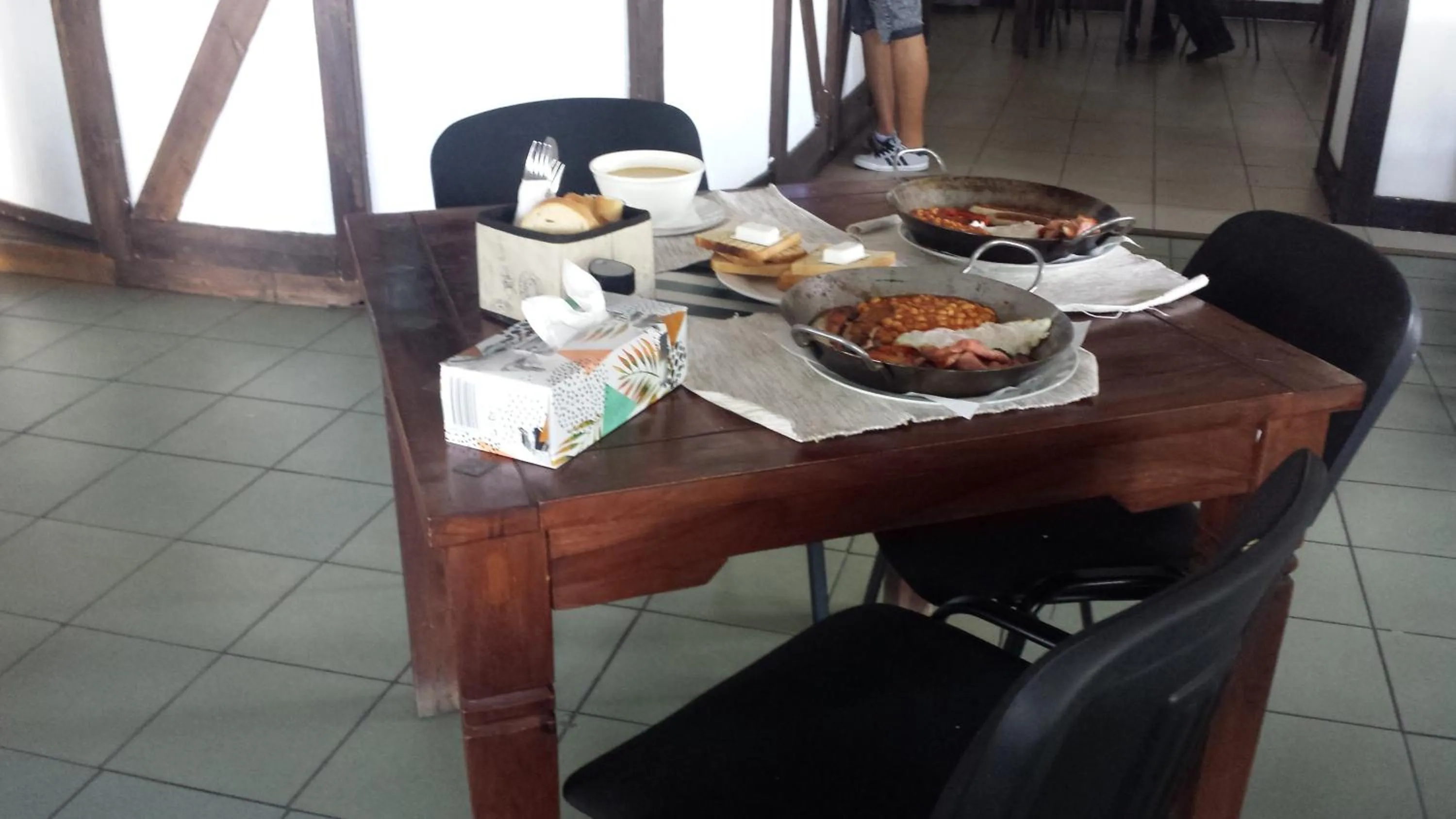 Food close-up in Motel Traffic