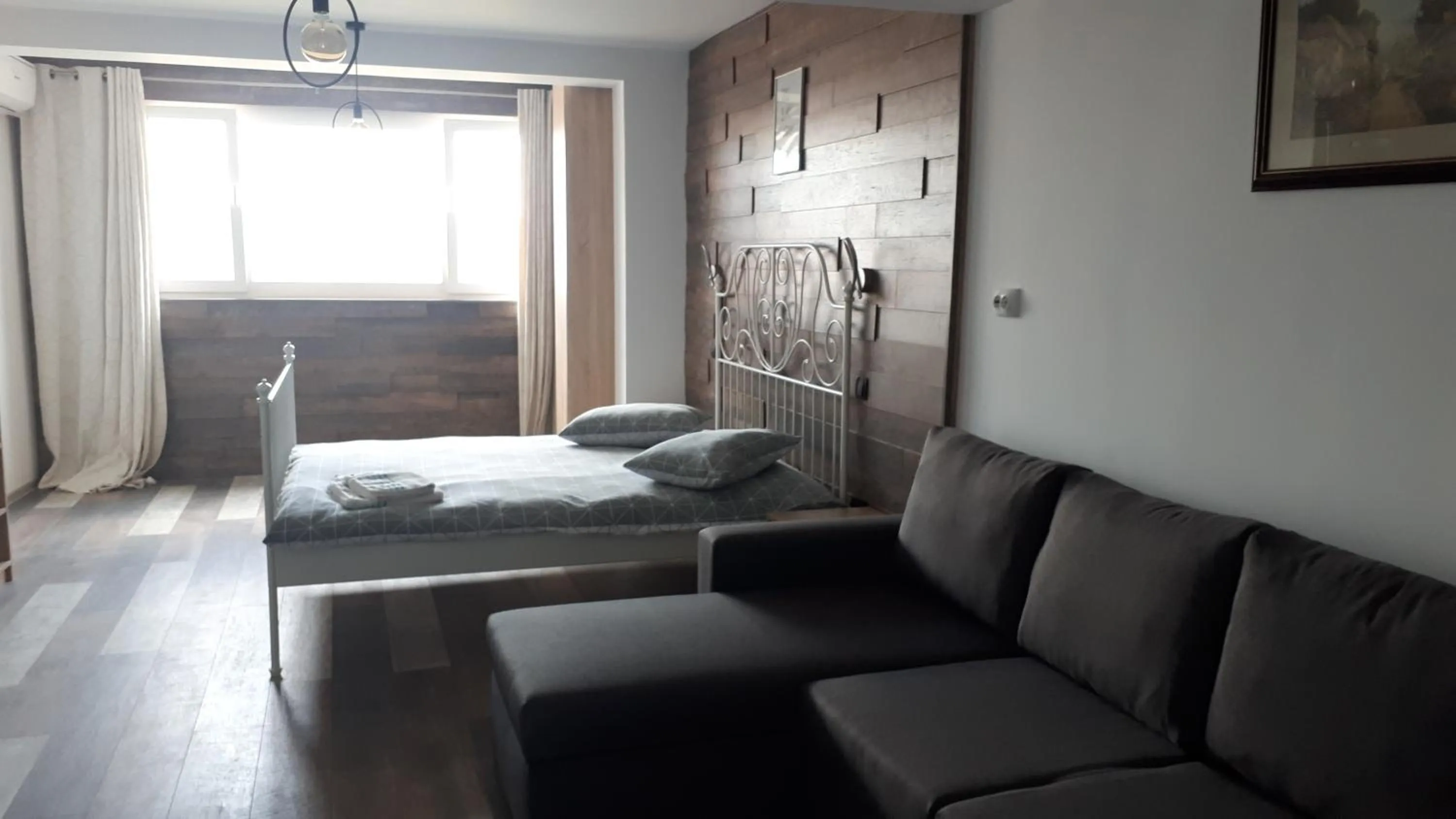 Bed in Motel Traffic