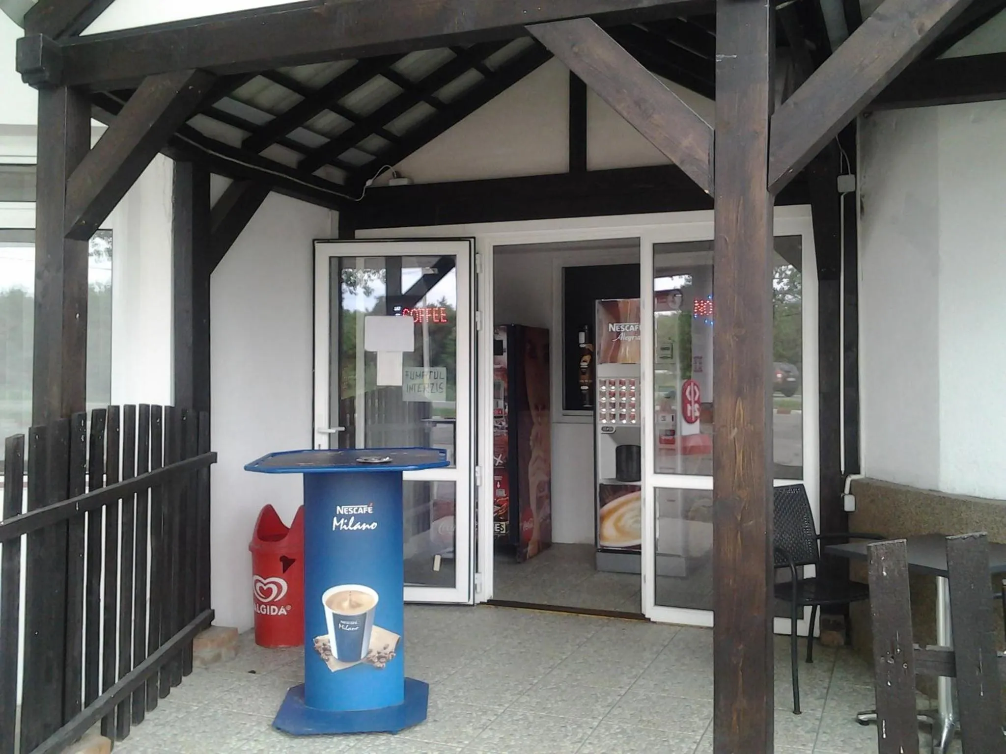 Coffee/tea facilities in Motel Traffic