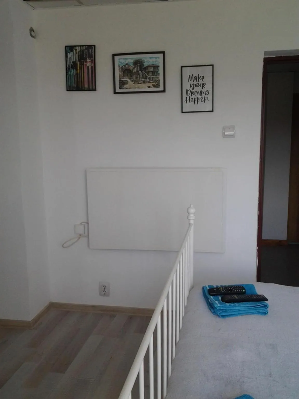 Decorative detail in Motel Traffic