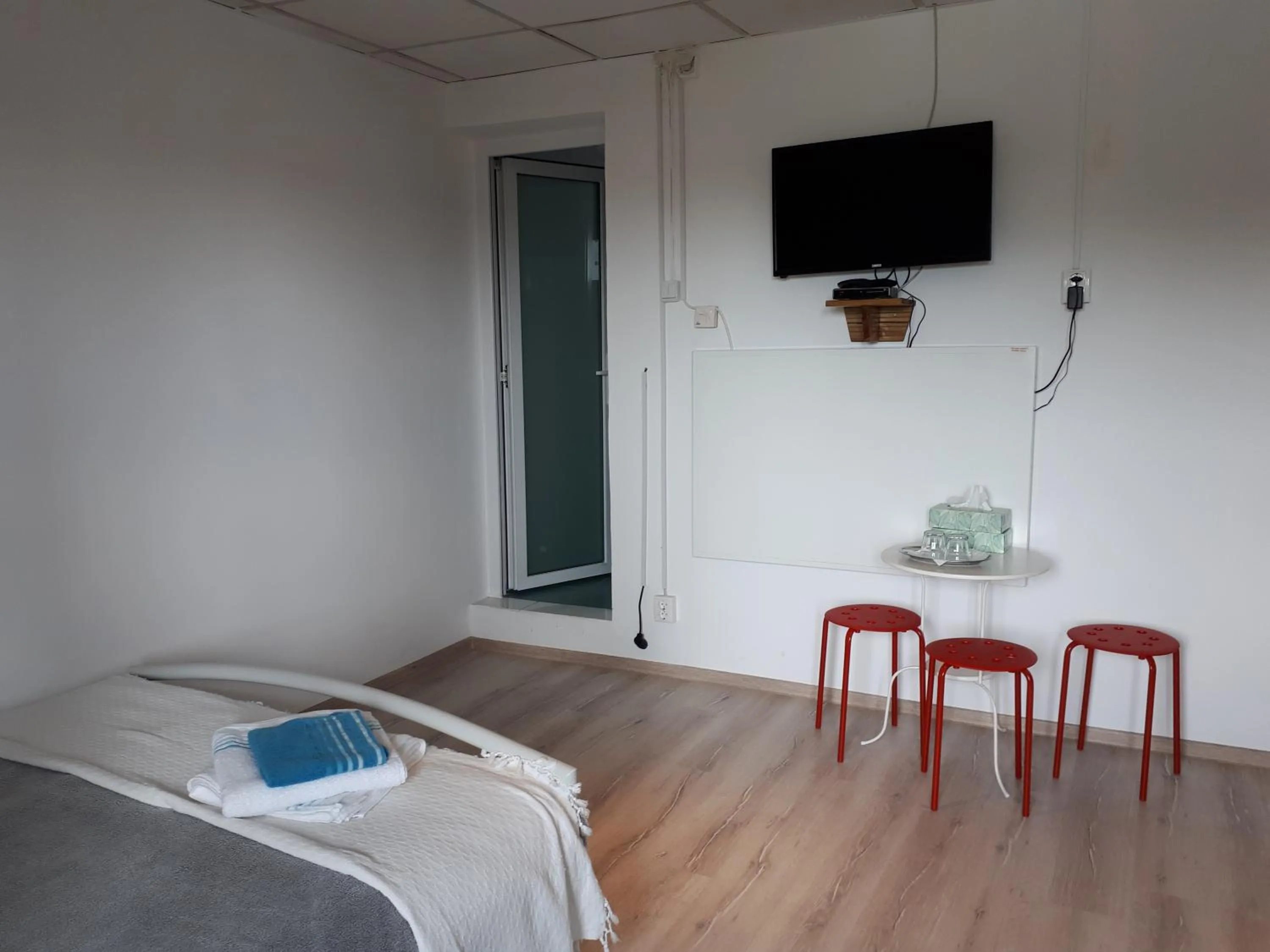 Bed in Motel Traffic