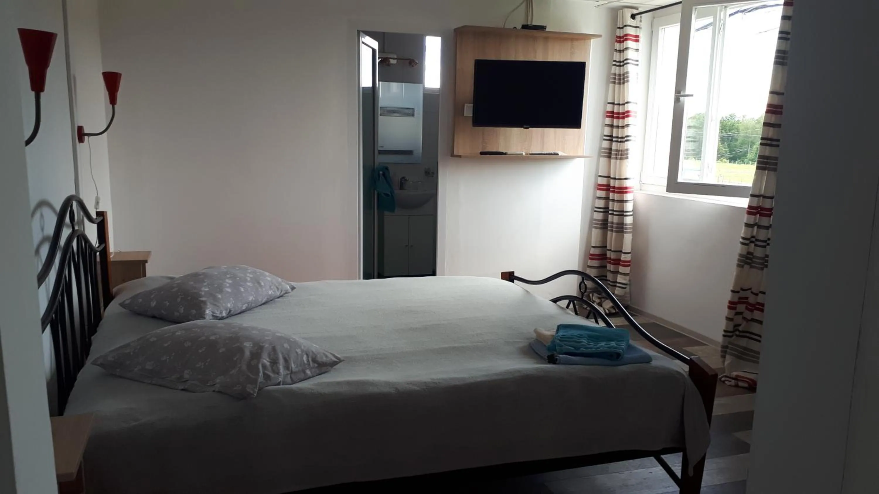 Bed in Motel Traffic