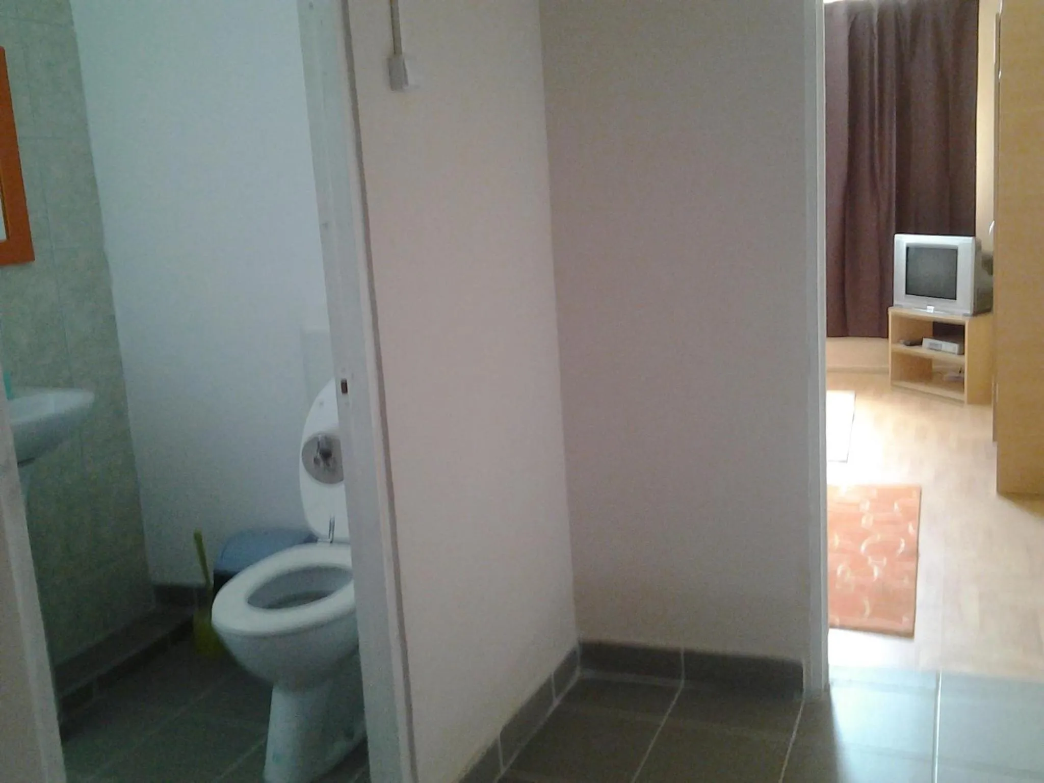 Bathroom in Motel Traffic