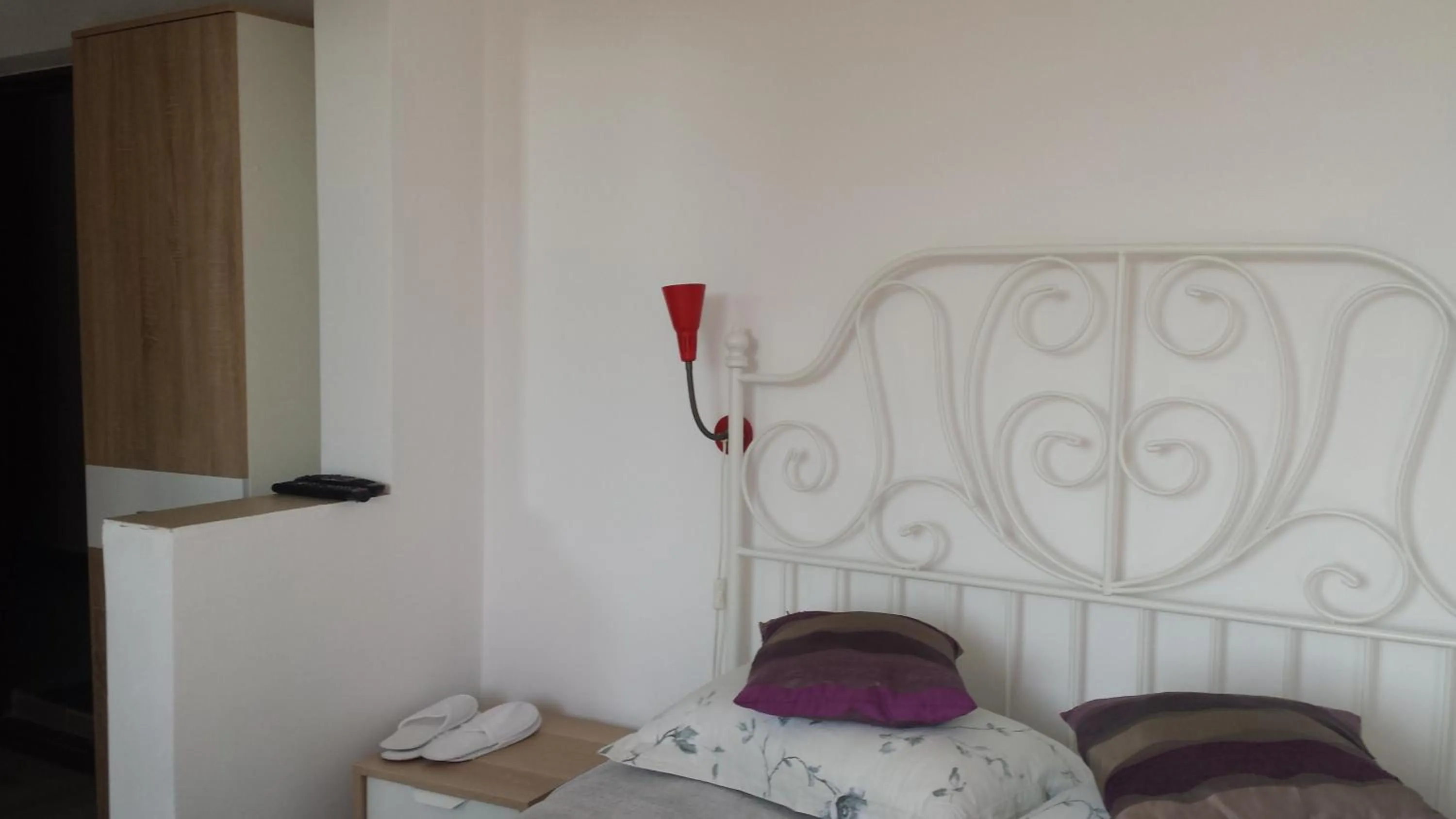 Bedroom, Bed in Motel Traffic