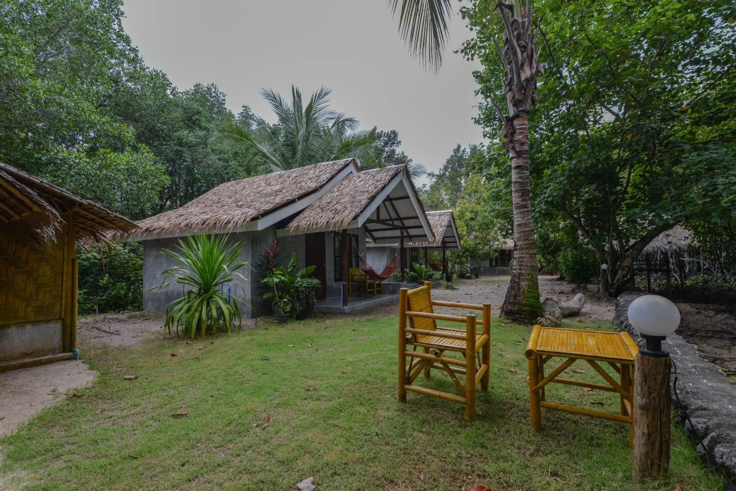 Bungalow with Fan in Bananas Resort & Restaurant Bungalow with Fan in Bananas Resort & Restaurant