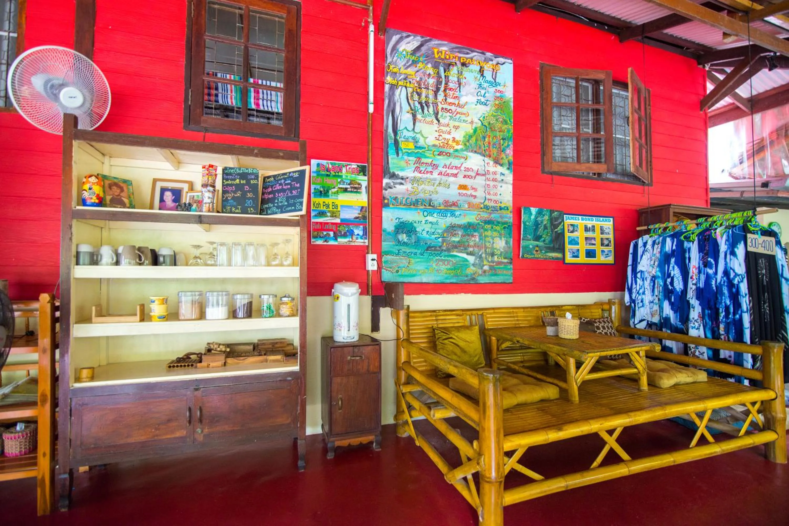 Restaurant/places to eat in Bananas Resort & Restaurant