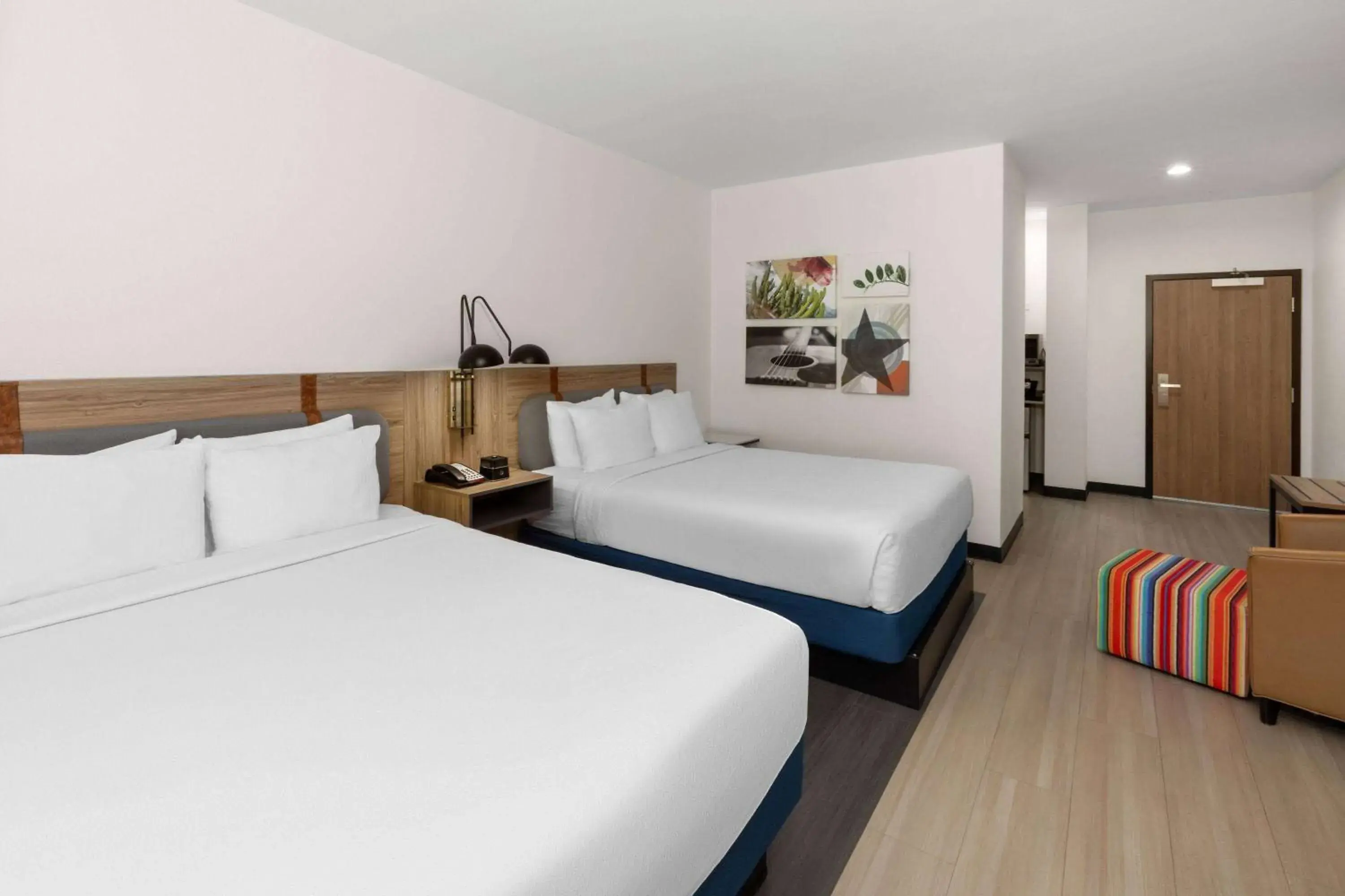 2 Queen Beds, Mobility/Hearing Accessible Room, Bathtub w/ Grab Bars, NSMK in La Quinta Inn & Suites by Wyndham El Paso East Loop-375 2 Queen Beds, Mobility/Hearing Accessible Room, Bathtub w/ Grab Bars, NSMK in La Quinta Inn & Suites by Wyndham El Paso East Loop-375