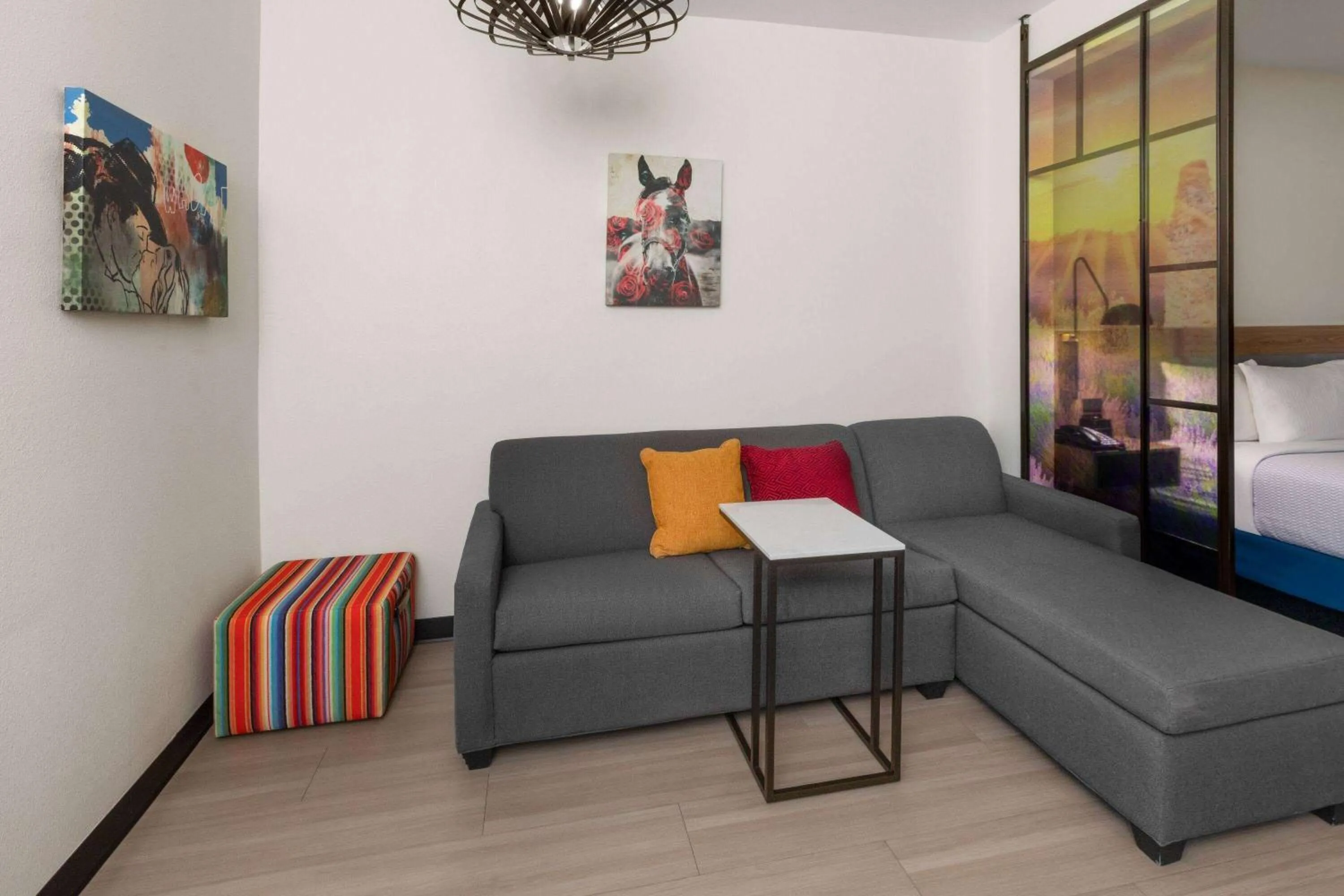 Bed in La Quinta Inn & Suites by Wyndham El Paso East Loop-375