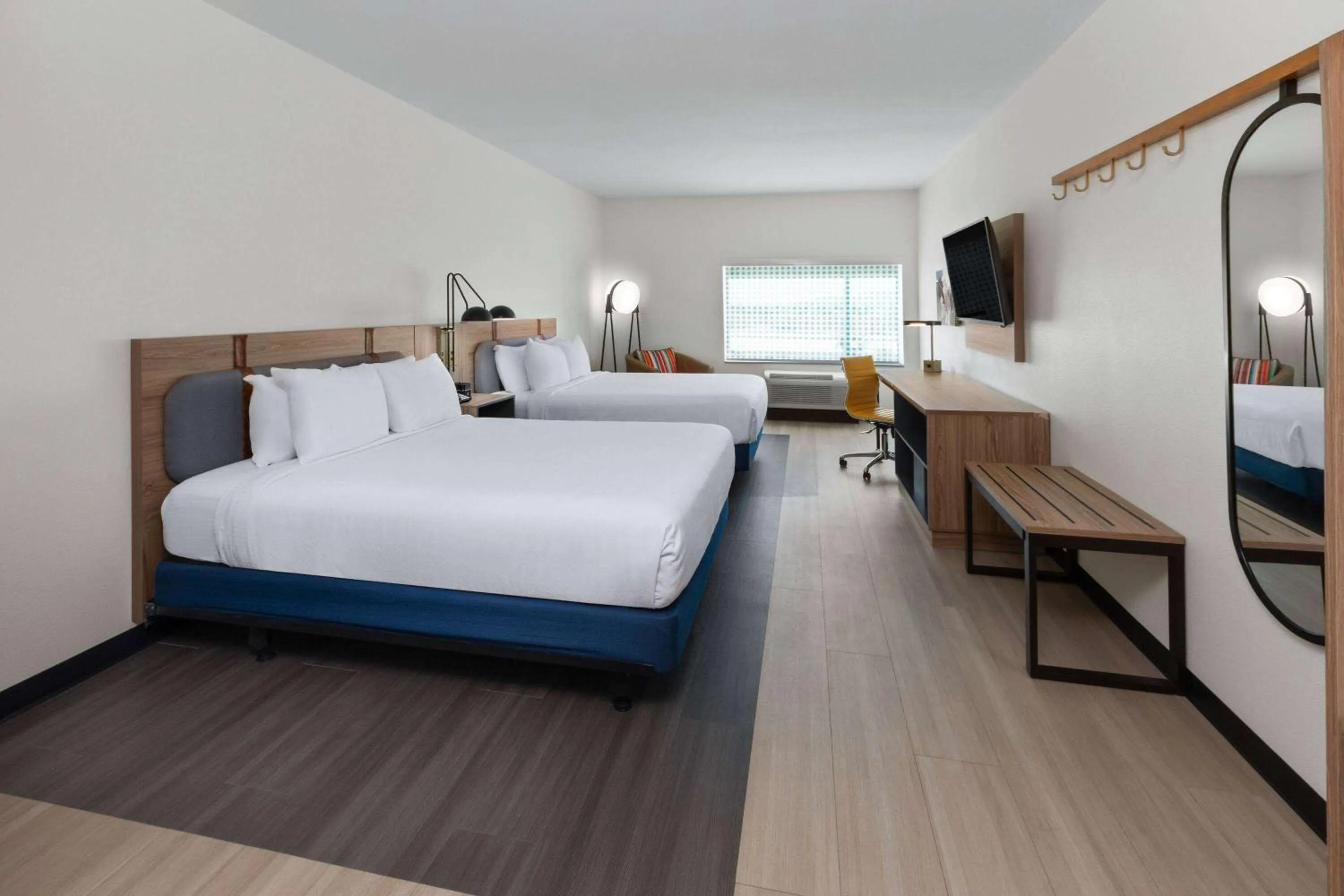 Photo of the whole room, Bed in La Quinta Inn & Suites by Wyndham El Paso East Loop-375