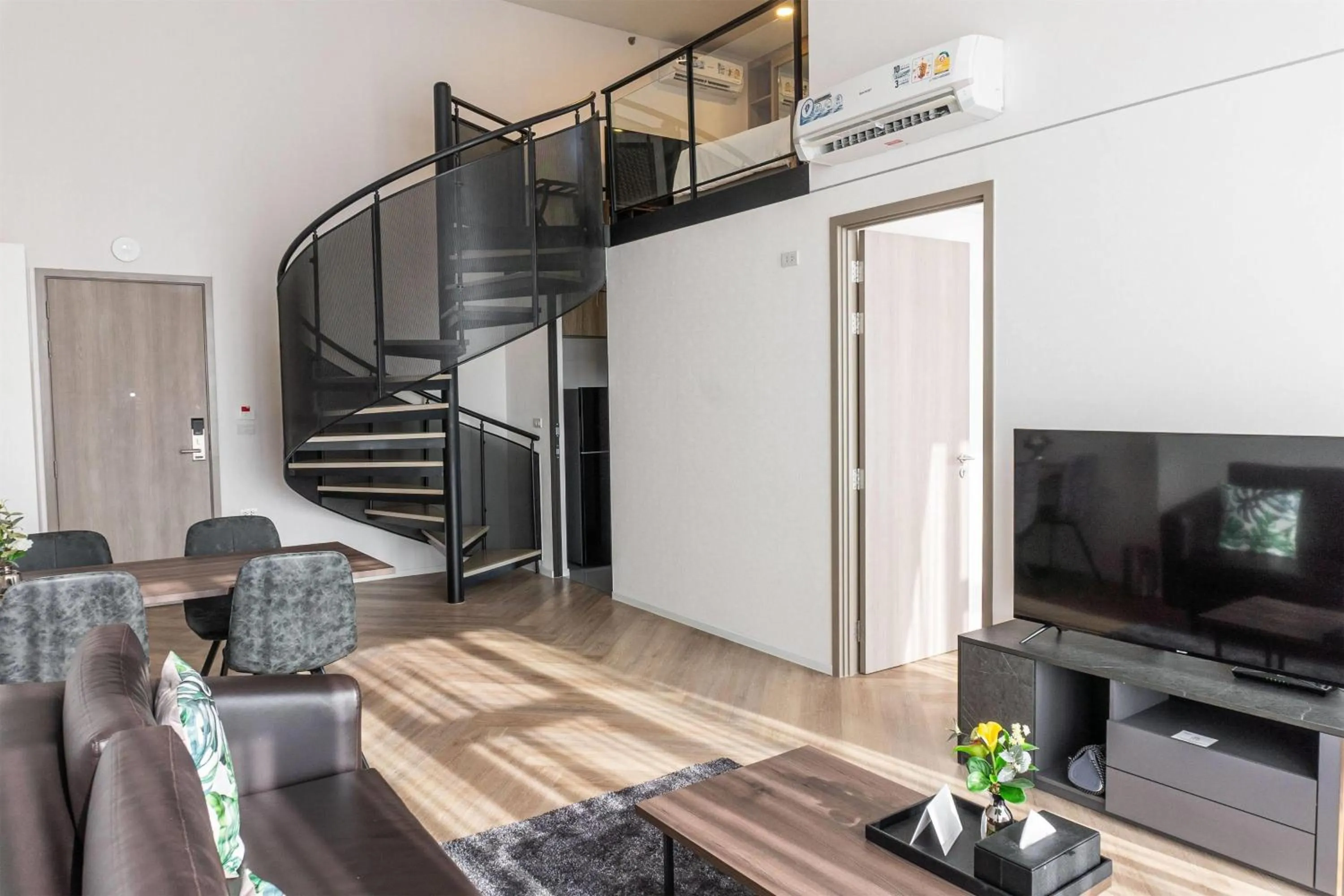 Photo of the whole room in Ramada By Wyndham Bangkok Sukhumvit 87