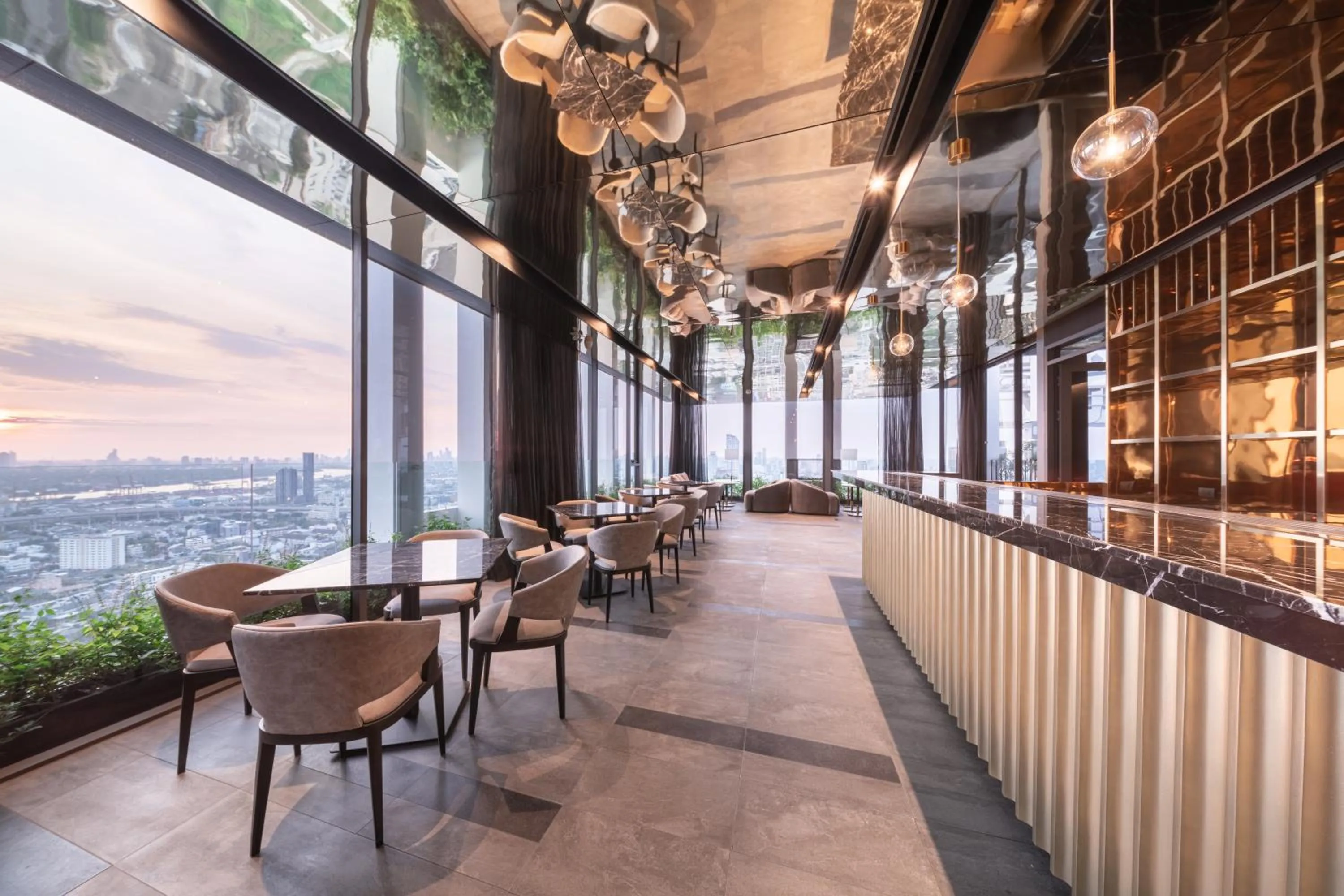 Restaurant/places to eat in Ramada By Wyndham Bangkok Sukhumvit 87