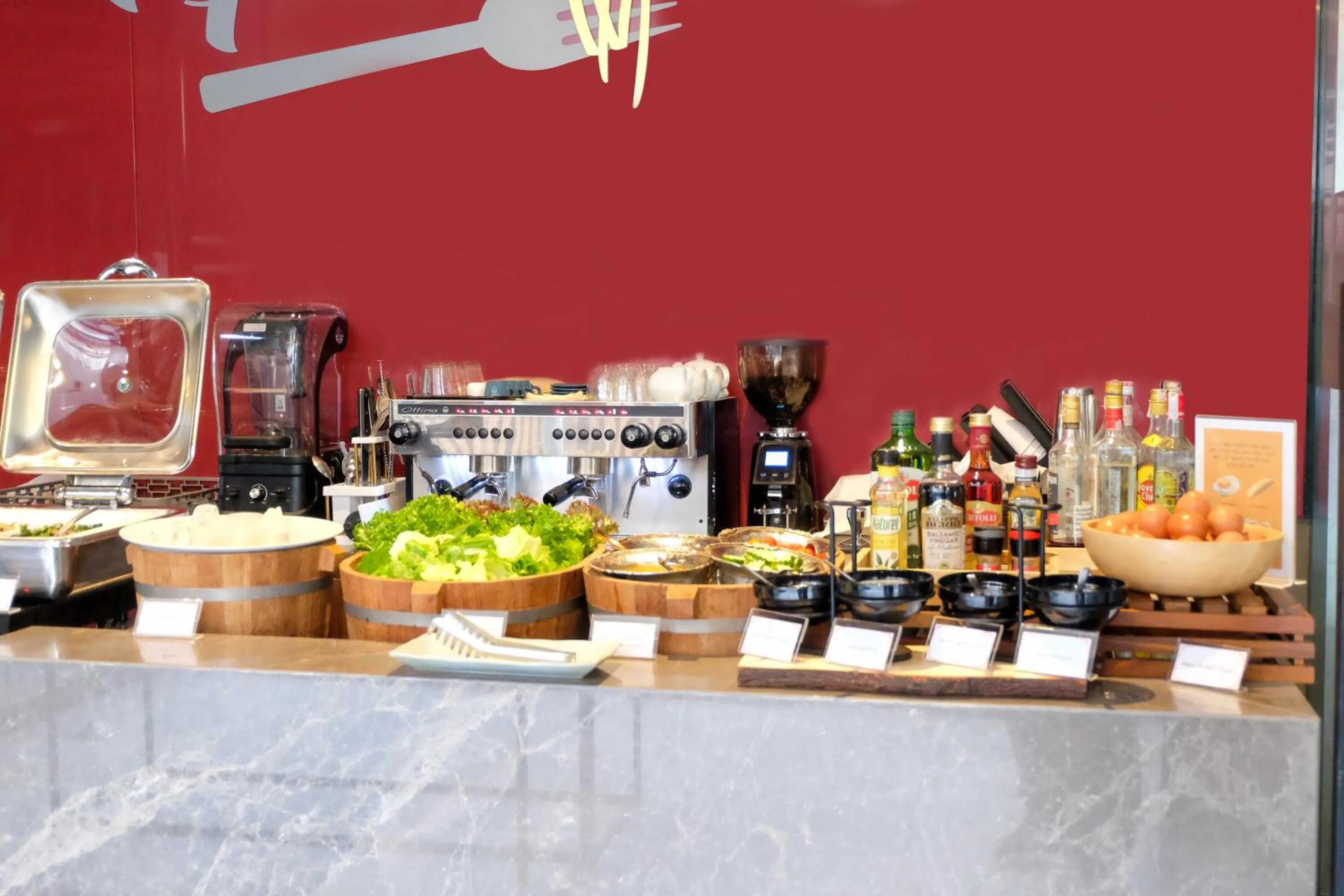 Restaurant/places to eat in Ramada By Wyndham Bangkok Sukhumvit 87