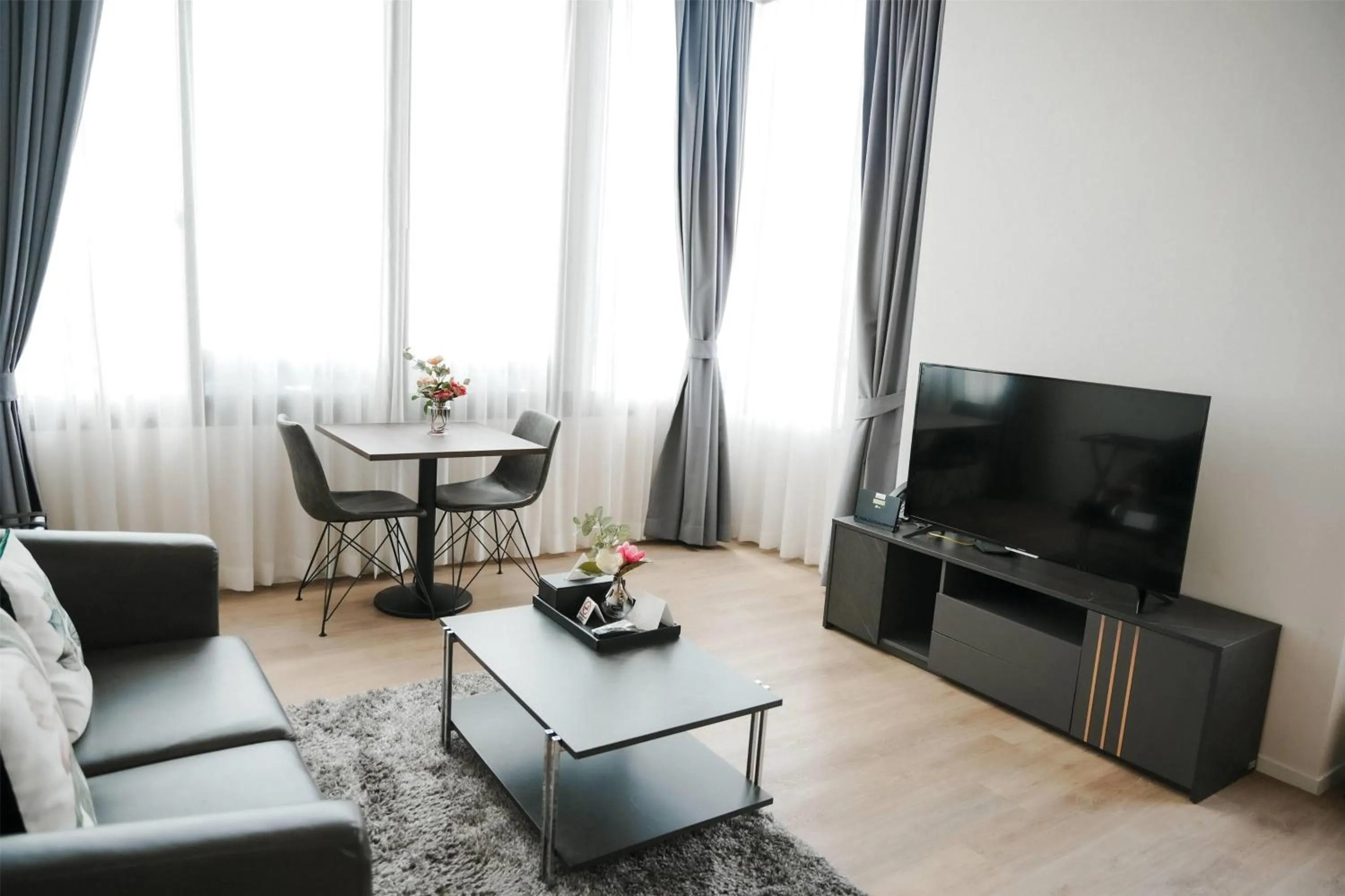 Photo of the whole room in Ramada By Wyndham Bangkok Sukhumvit 87